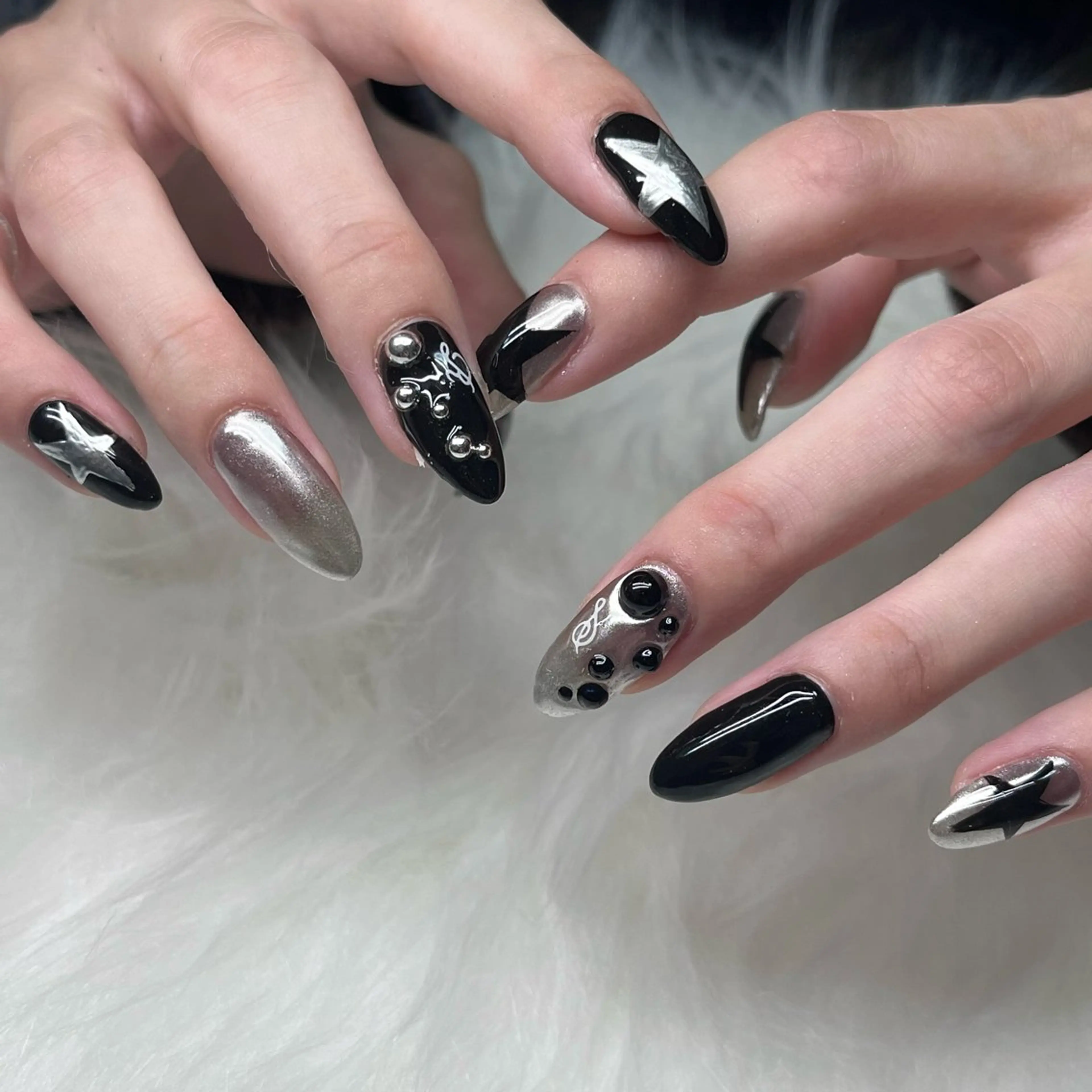 ネイル アートネイル キラキラネイル 韓国ネイル ラメ(グリッター) ロングネイル ハンドネイル 🐕‍🦺Yappy 💗A-tanのネイルデザイン