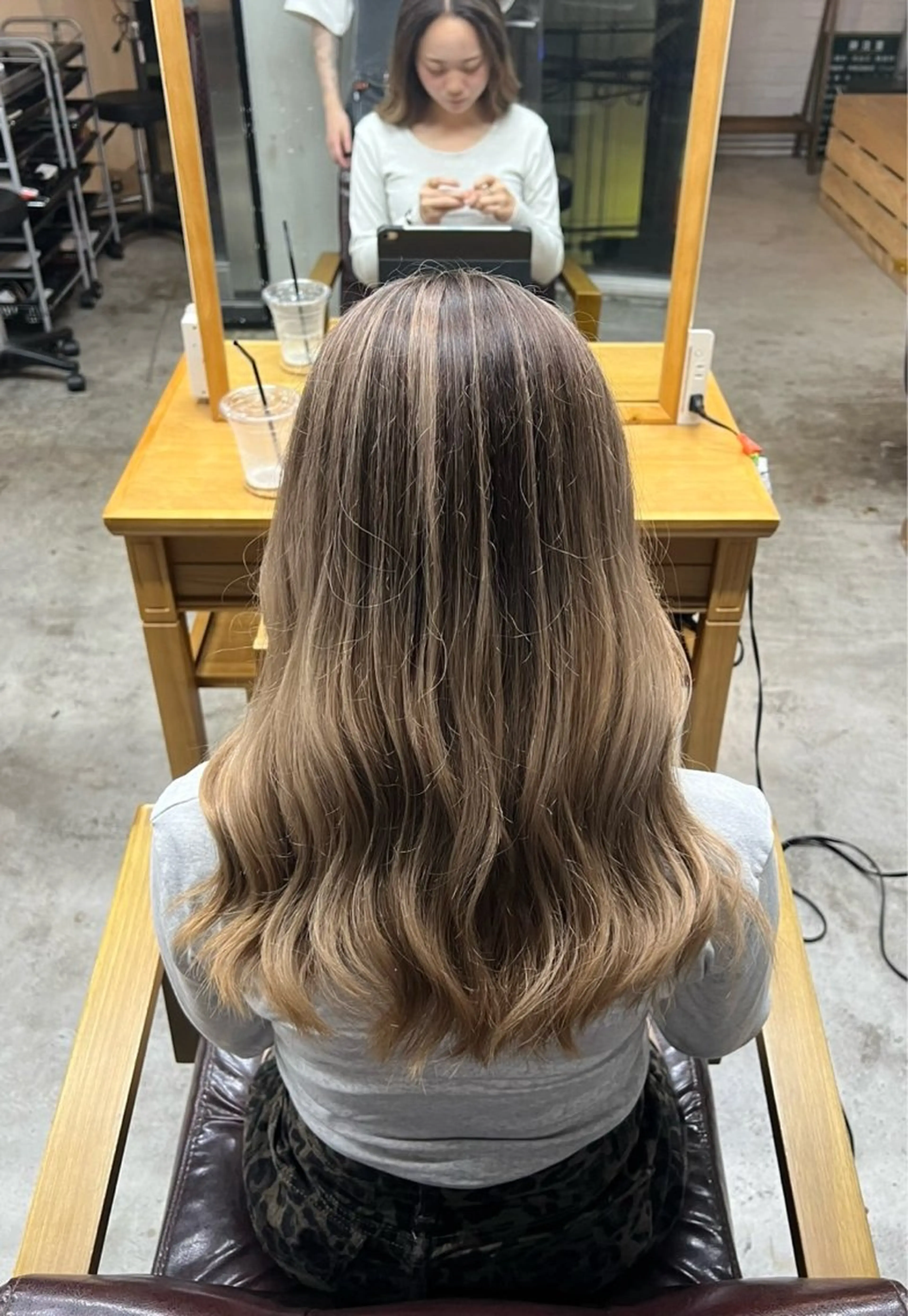 セミロング カラー バレイヤージュ ベージュカラー ホワイトベージュ レイヤーカット ヘアカラー トリートメント ROBIN所属・指名数No.1 /NAOYAのヘアスタイル