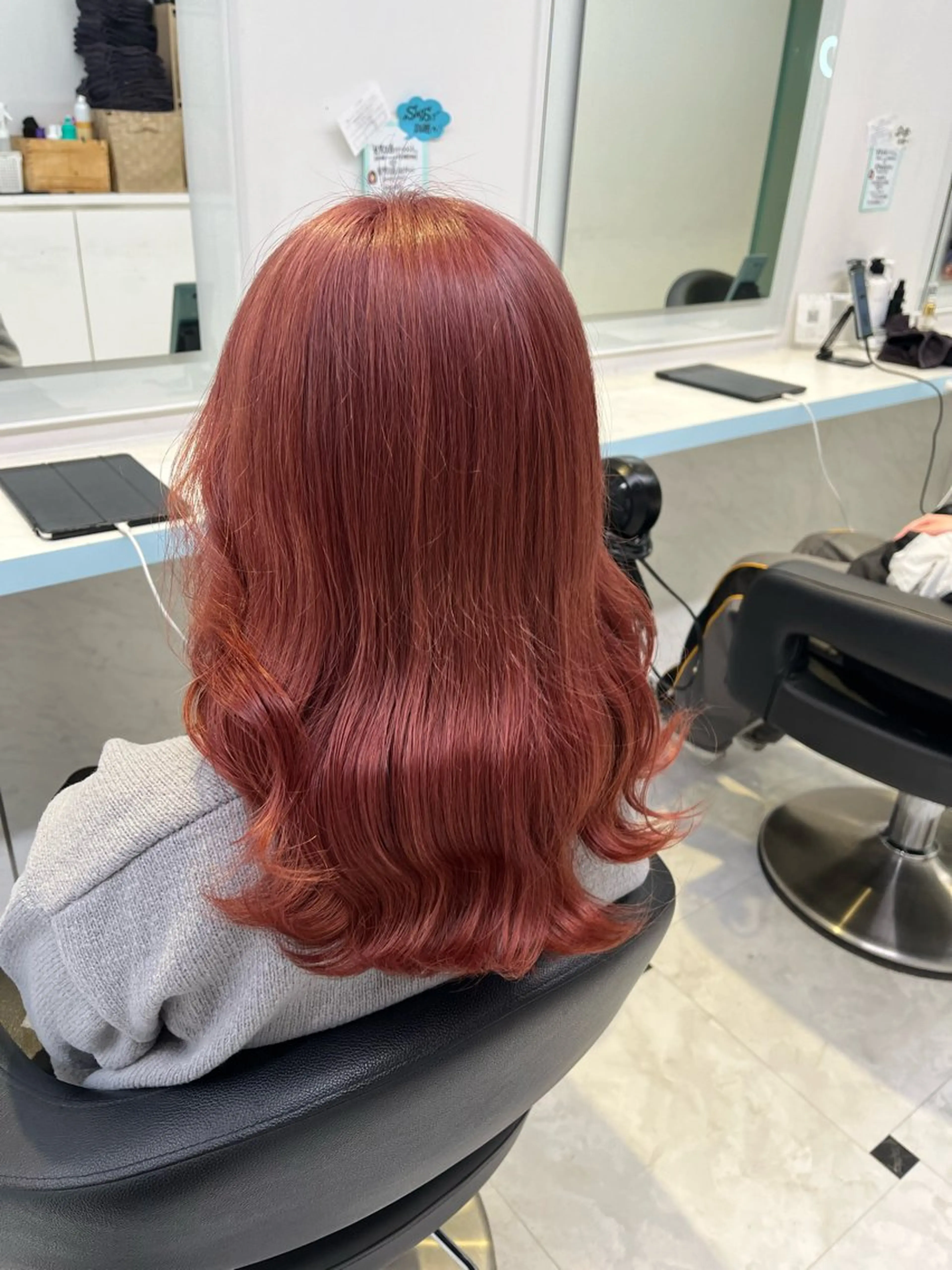 セミロング カラー ヘアカラー トリートメント ブリーチカラー 🩵MIZUKIのヘアスタイル