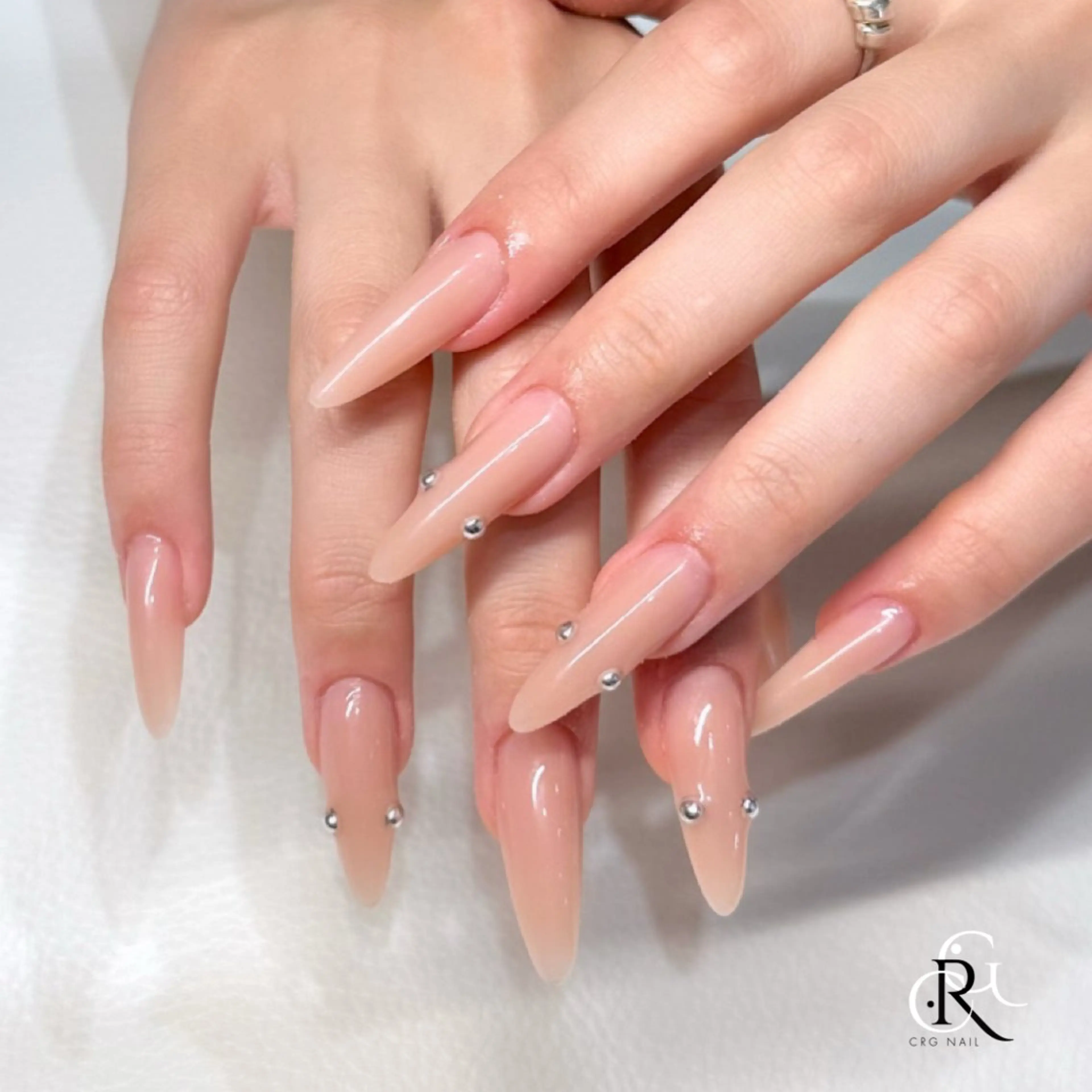 ネイル シンプルネイル ストーンネイル ハンドネイル 美フォルム✨ CRG　RURIのネイルデザイン