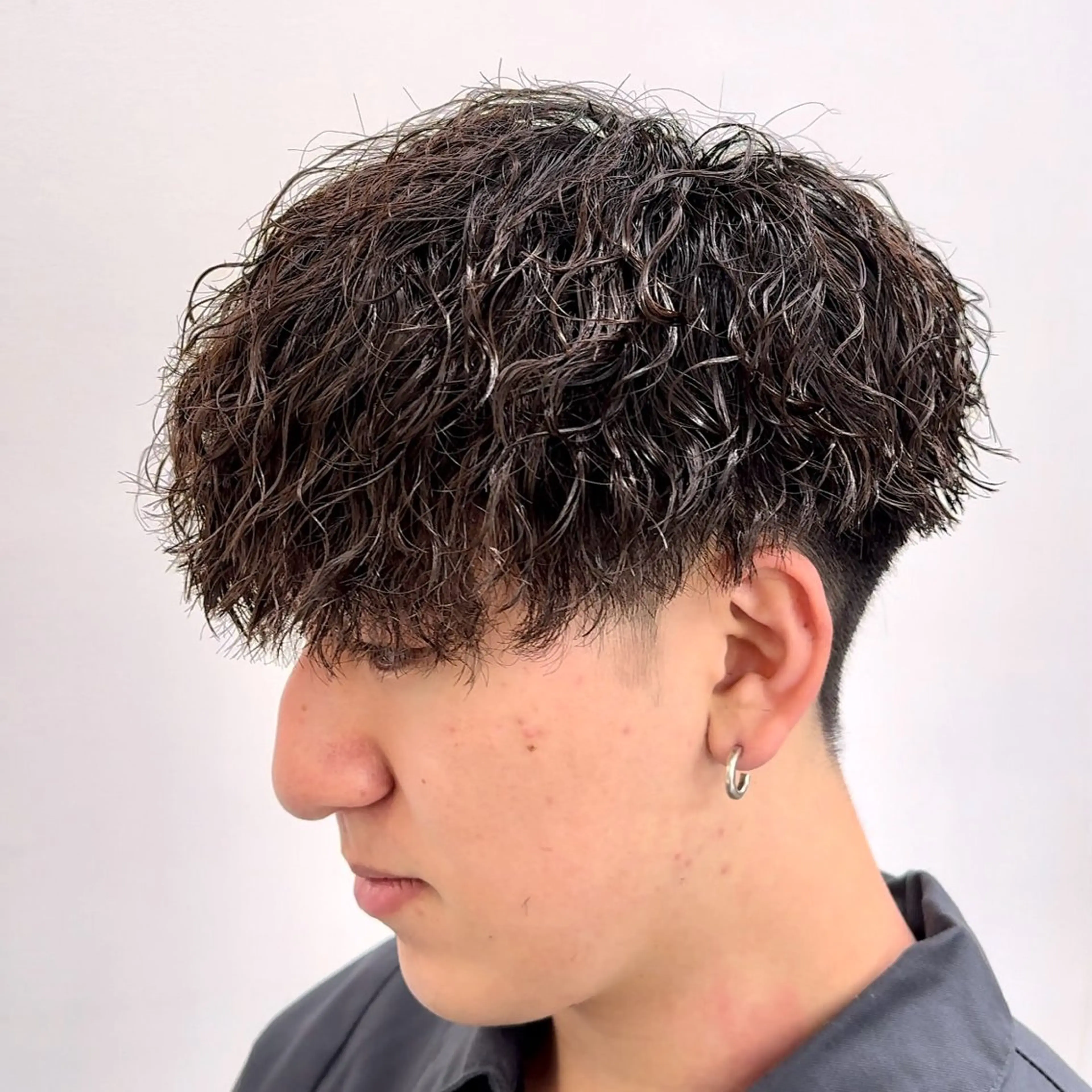 ショート パーマ ヘアアレンジ メンズ マッシュ メンズパーマ 顔まわりカット の達人のヘアスタイル