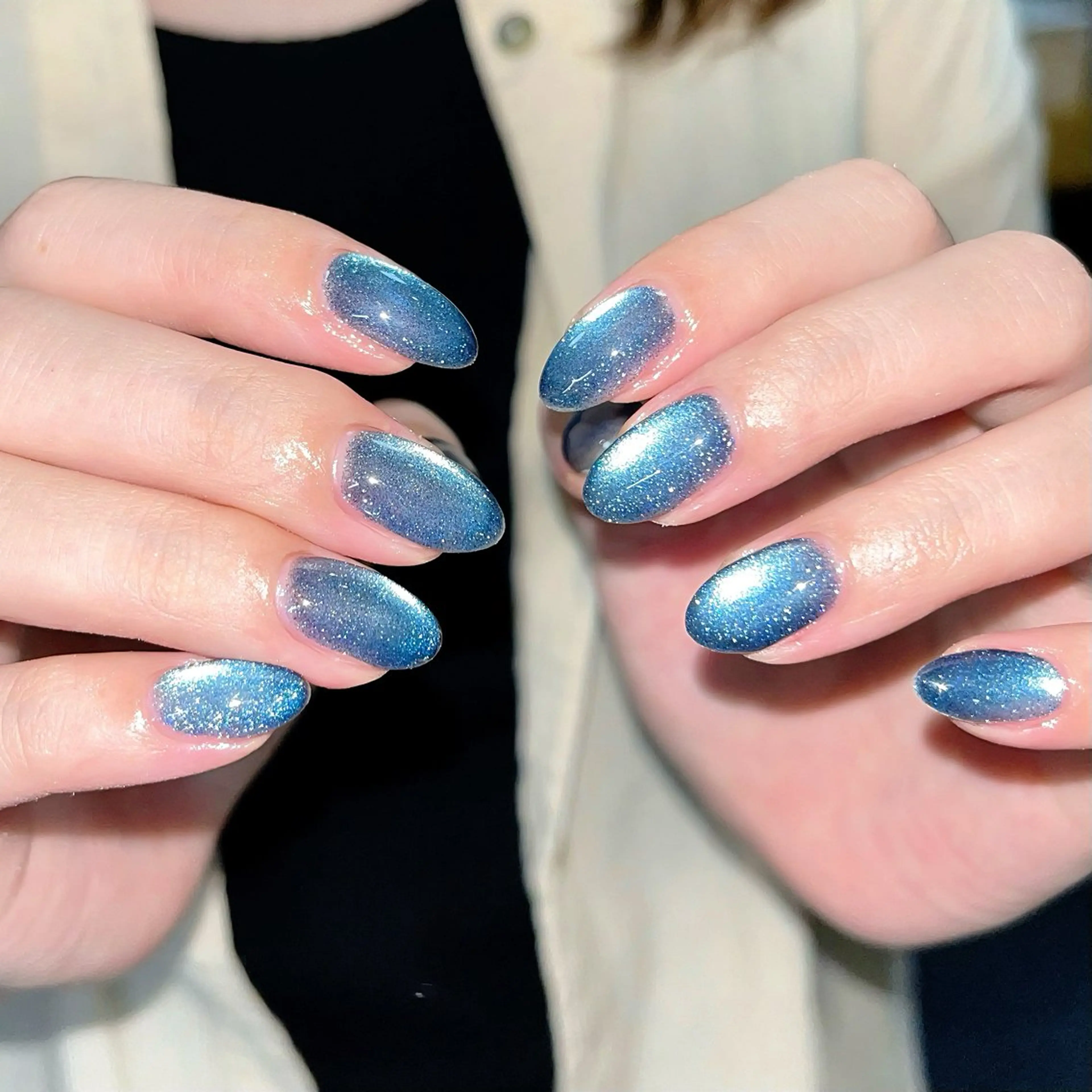 ネイル ブルー キラキラネイル マグネットネイル ハンドネイル ハンドケア 🎀NAIL🎀 AI🪄︎︎◝✩のネイルデザイン