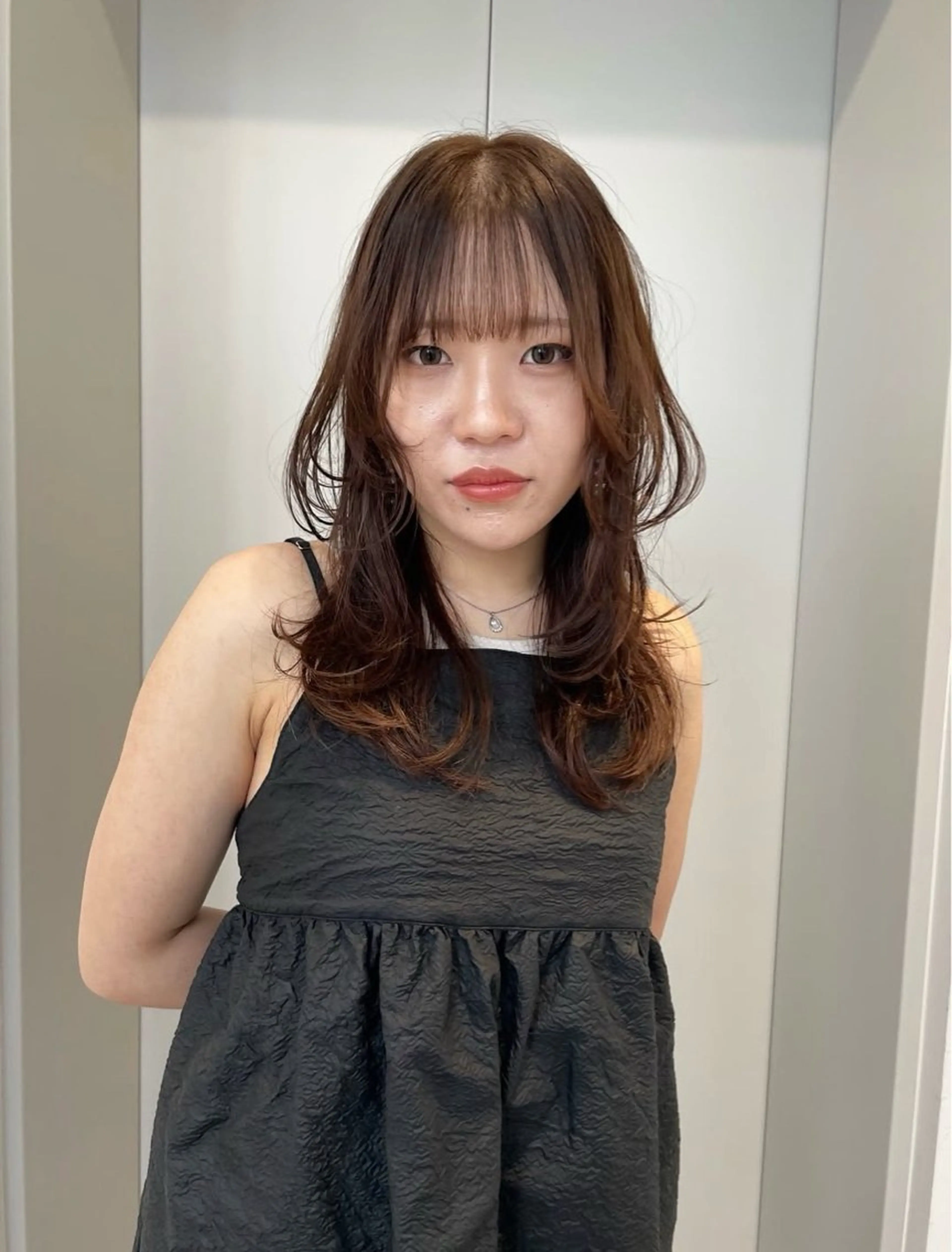 ミディアム カラー パーマ カット ヘアカラー 抜け感perm🌐 ｜kazaneのヘアスタイル