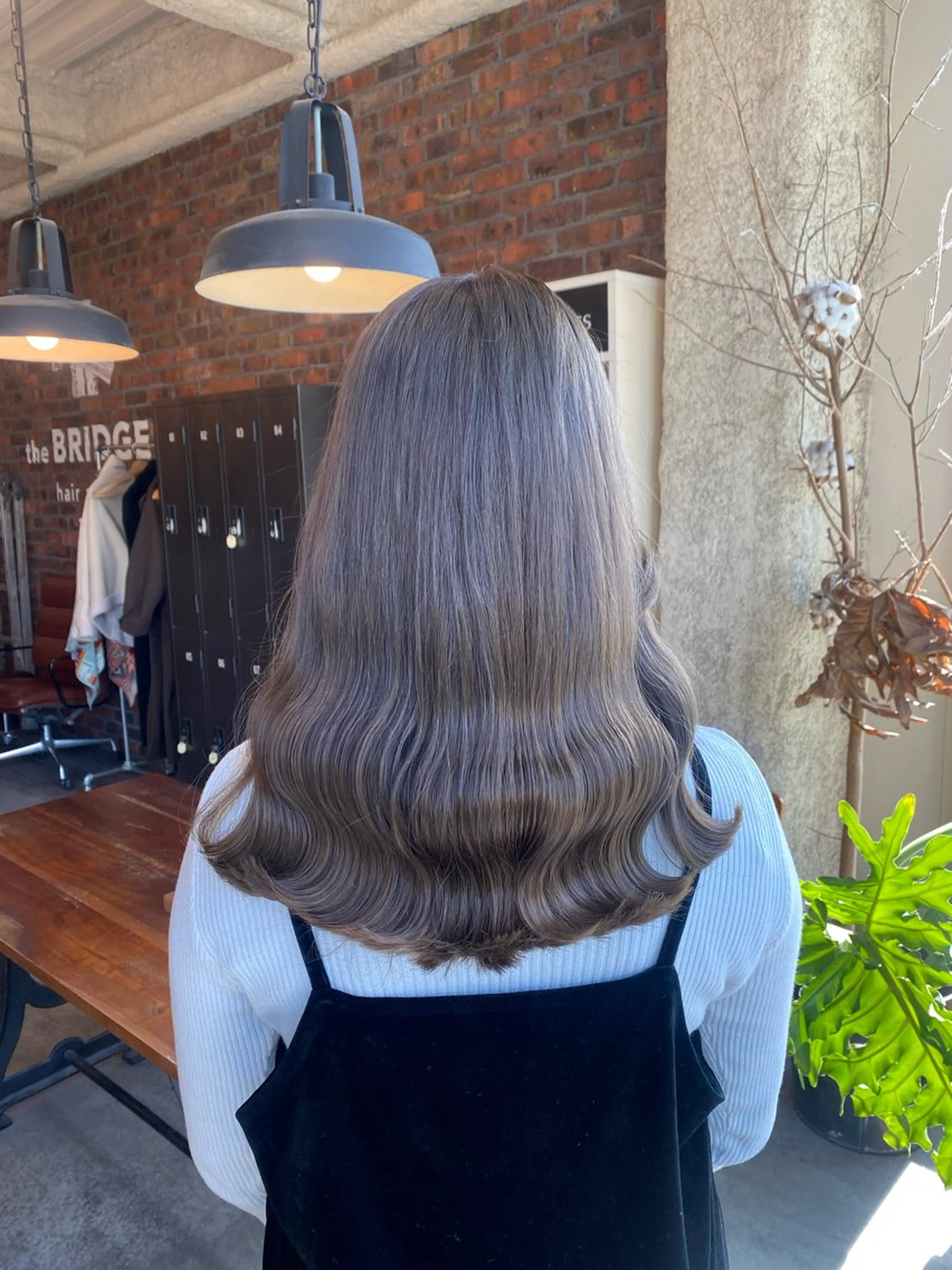 ミディアム カラー ベージュカラー オリーブベージュ ヘアカラー the BRIDGE 加藤みのりのヘアスタイル