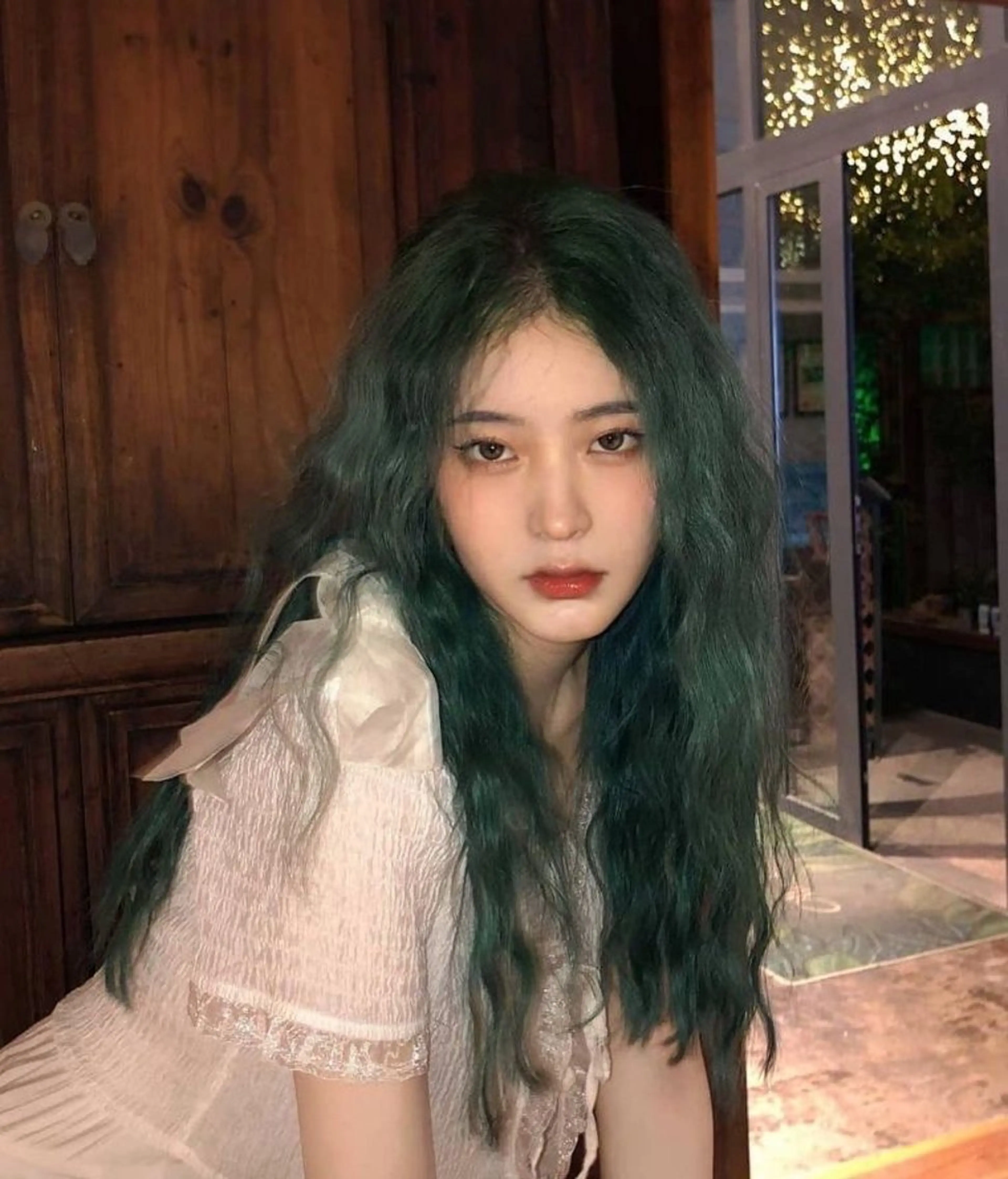 ロング カラー ブリーチ ケアブリーチ 透明感カラー ハイトーンカラー 顔まわりレイヤー ヘアカラー トリートメント nonoka オリーブ/グレージュのヘアスタイル