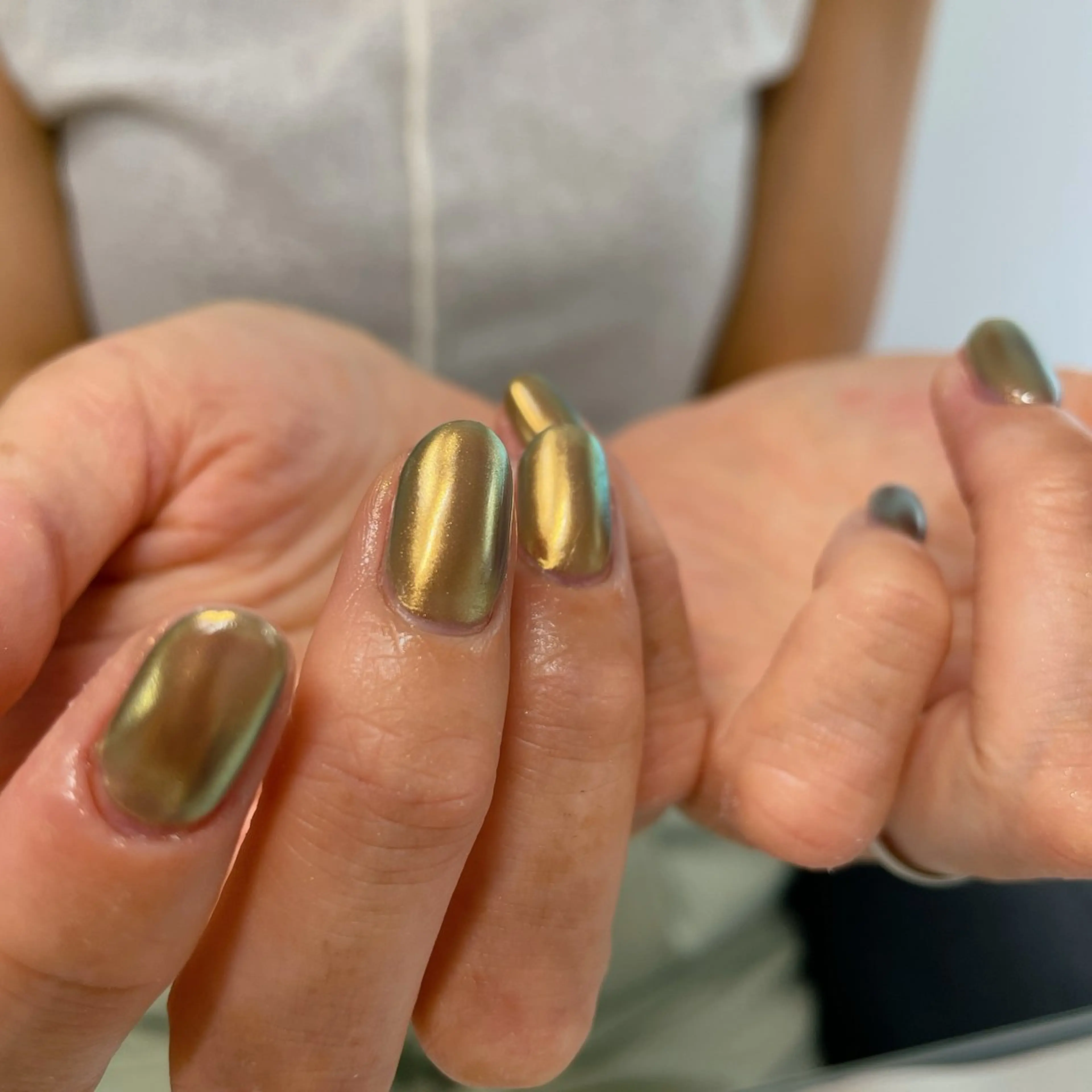 ネイル ゴールド ミラーネイル tsumeasobi所属・tsumeasobi 🪬macoのネイルデザイン