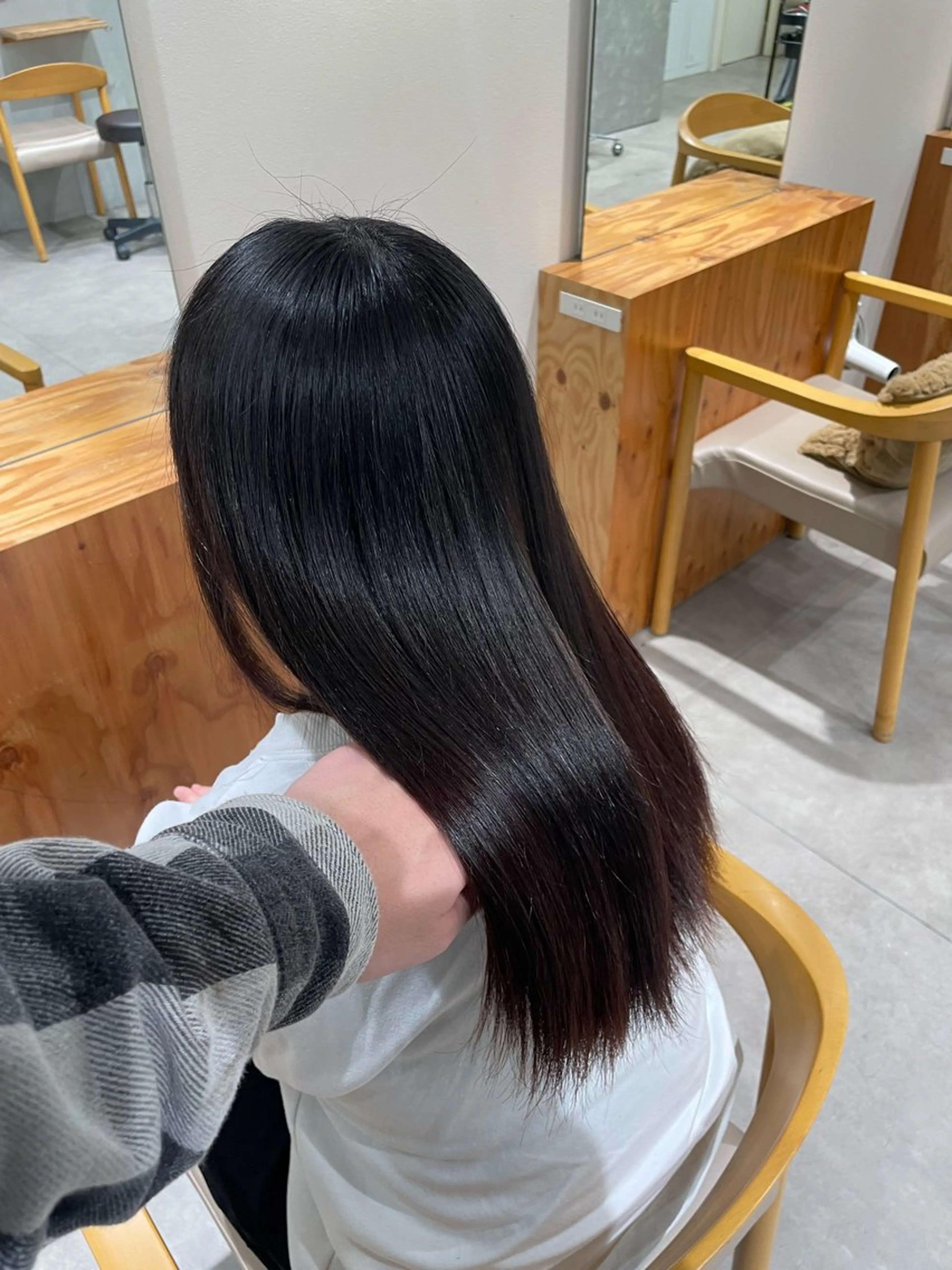 セミロング 縮毛矯正 トリートメント 美髪と似合わせのサロンenn(エン)所属・ENN藤本 大輝艶感カラーのヘアスタイル