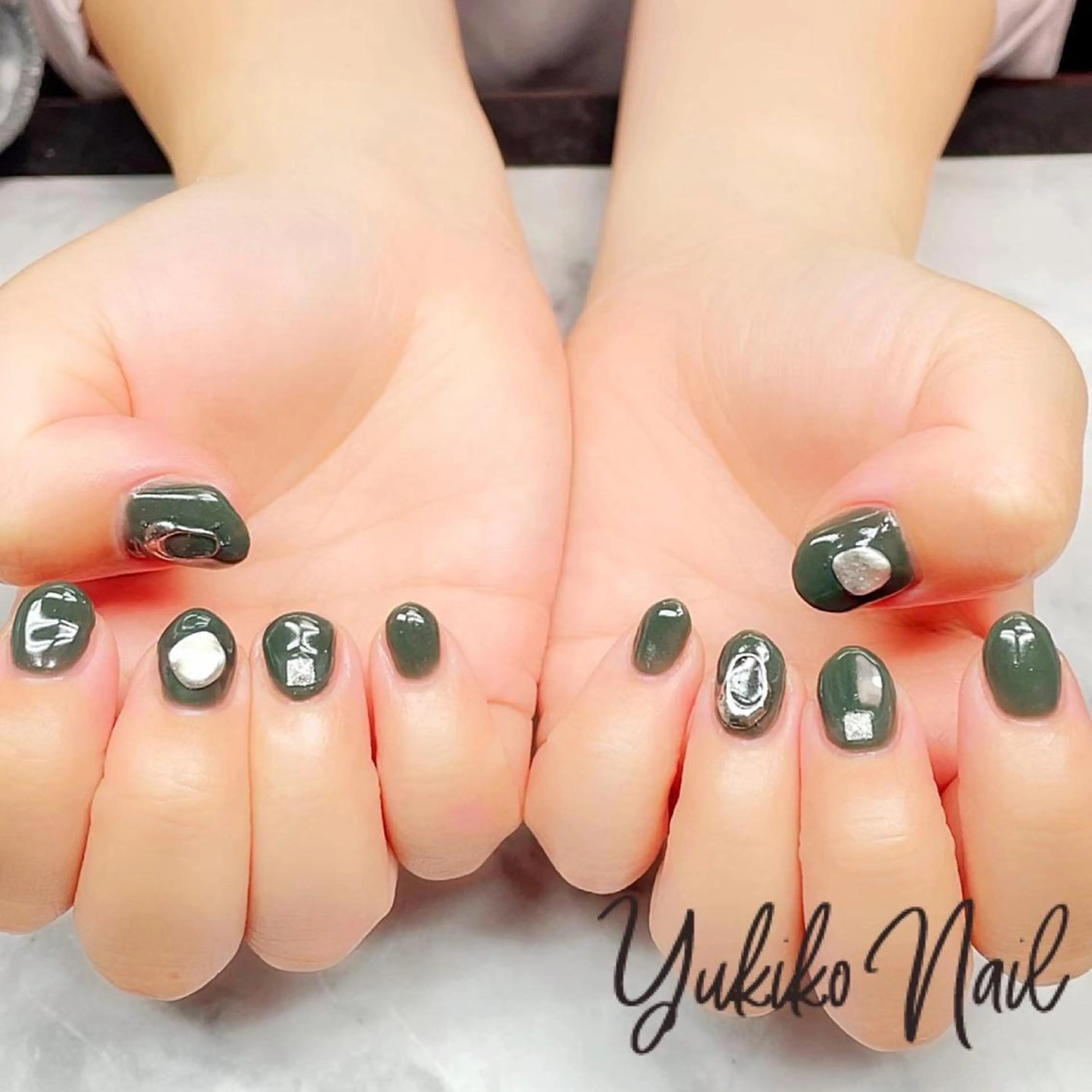 ネイル グリーン シルバー ハンドネイル ユキコ ネイルのネイルデザイン