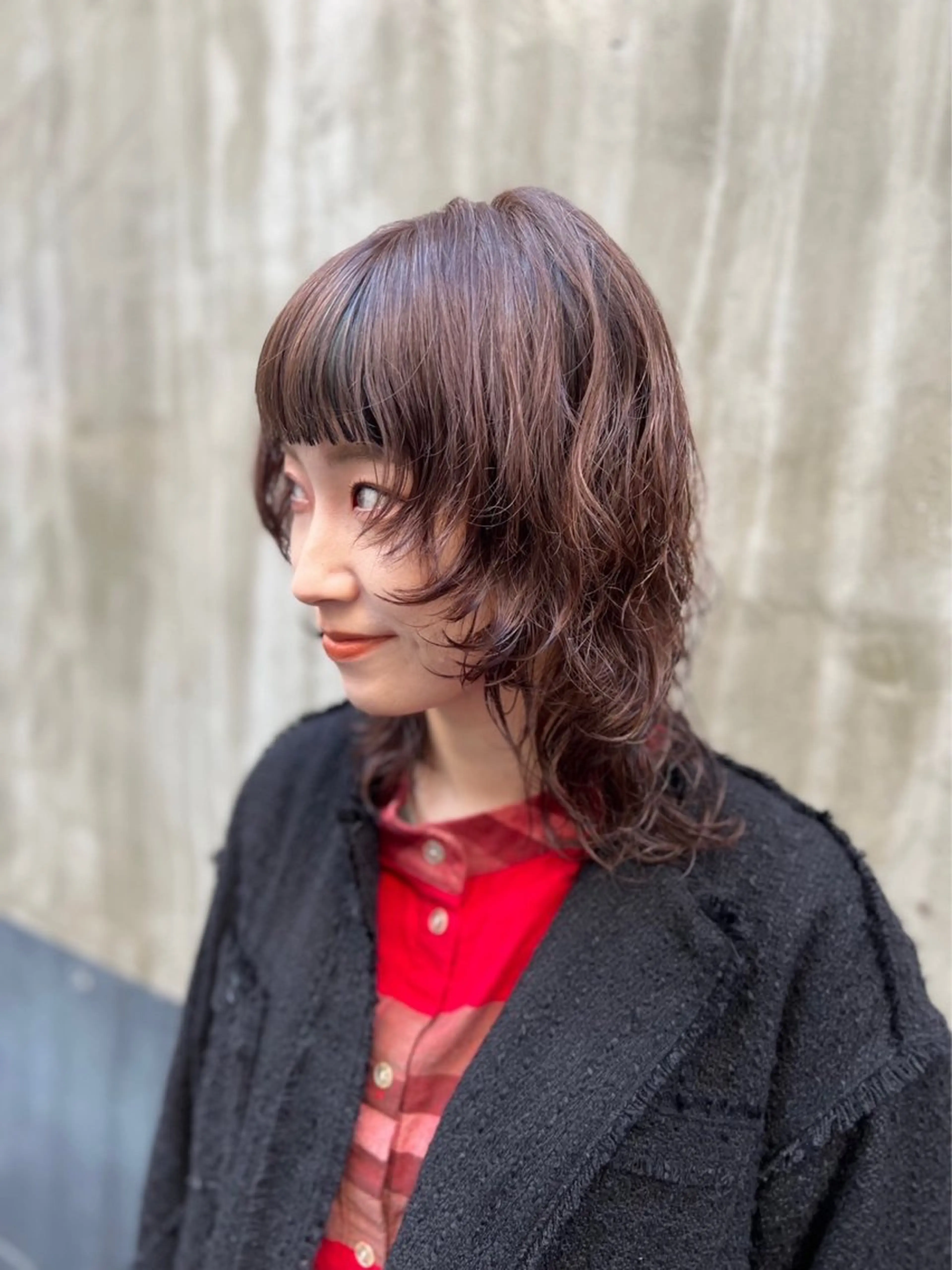 ミディアム カラー パーマ ミディアムパーマ ブラウンカラー パープルカラー パープルブラウン レイヤーカット カット ヘアカラー 🍇おぐら めぐみ🍇のヘアスタイル