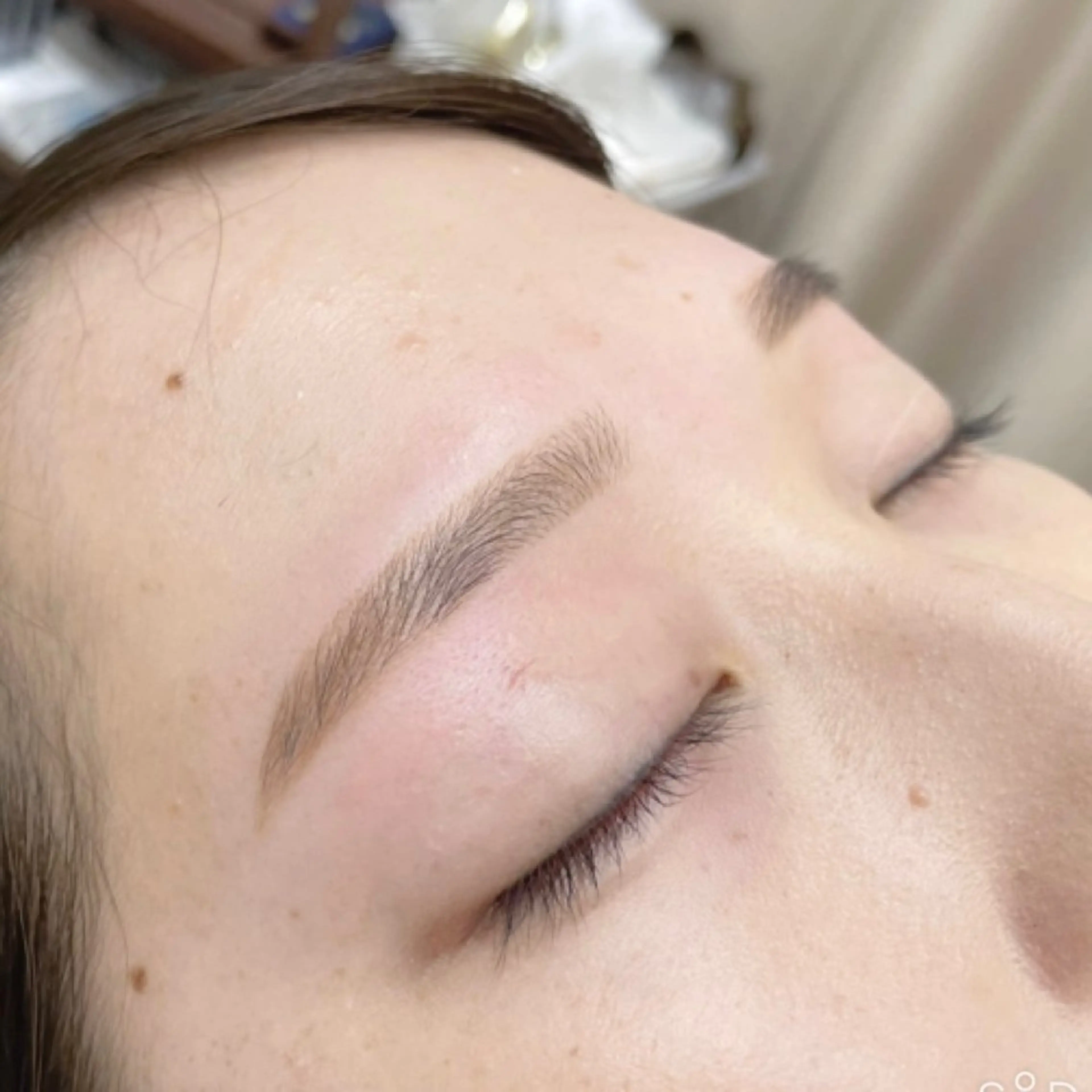 アイブロウ 眉毛ワックス脱毛 FURU HATAのマツエク・マツパデザイン