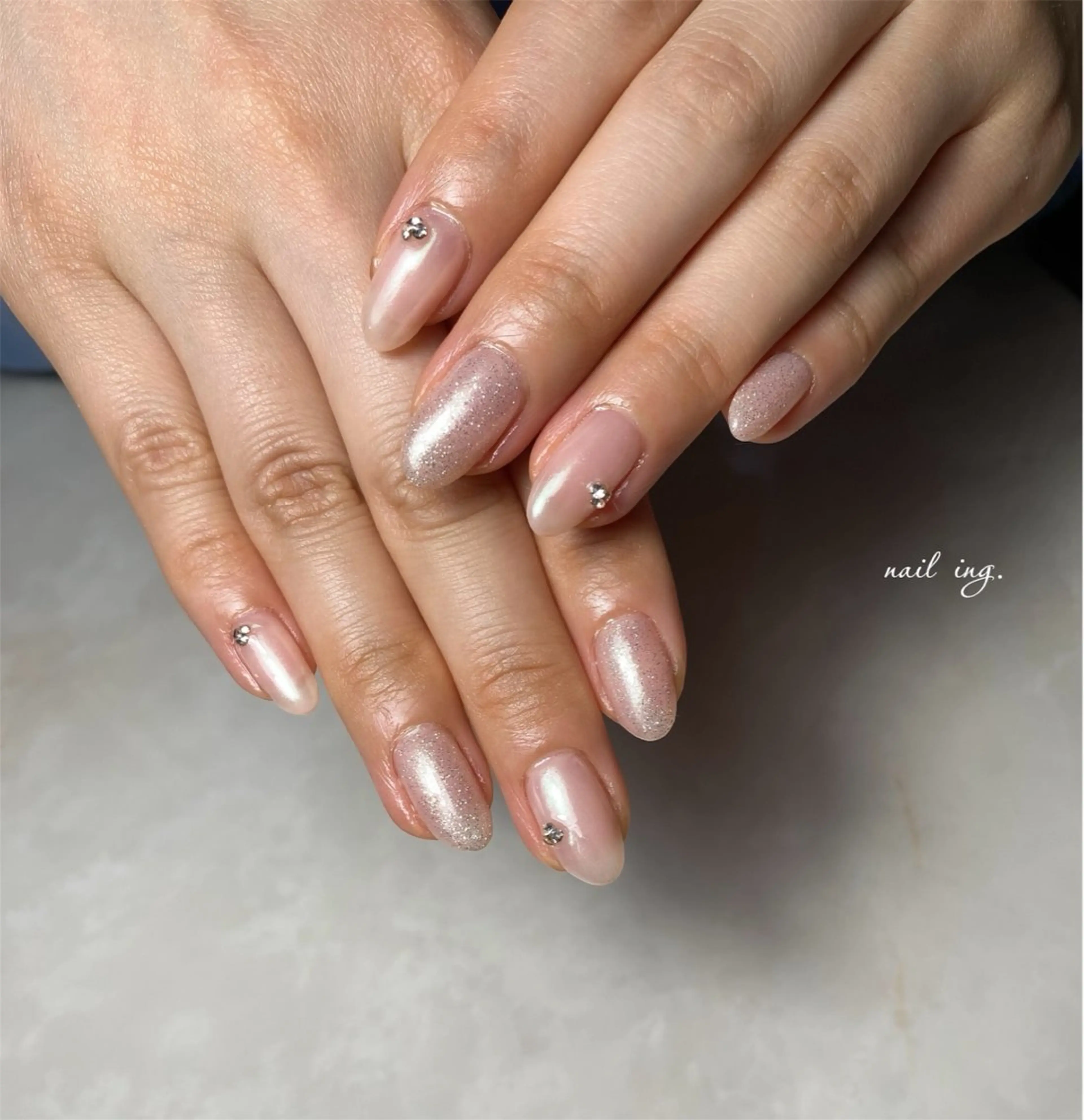 ネイル オーロラネイル フラッシュネイル シンプルネイル ｉｎｇ .のネイルデザイン