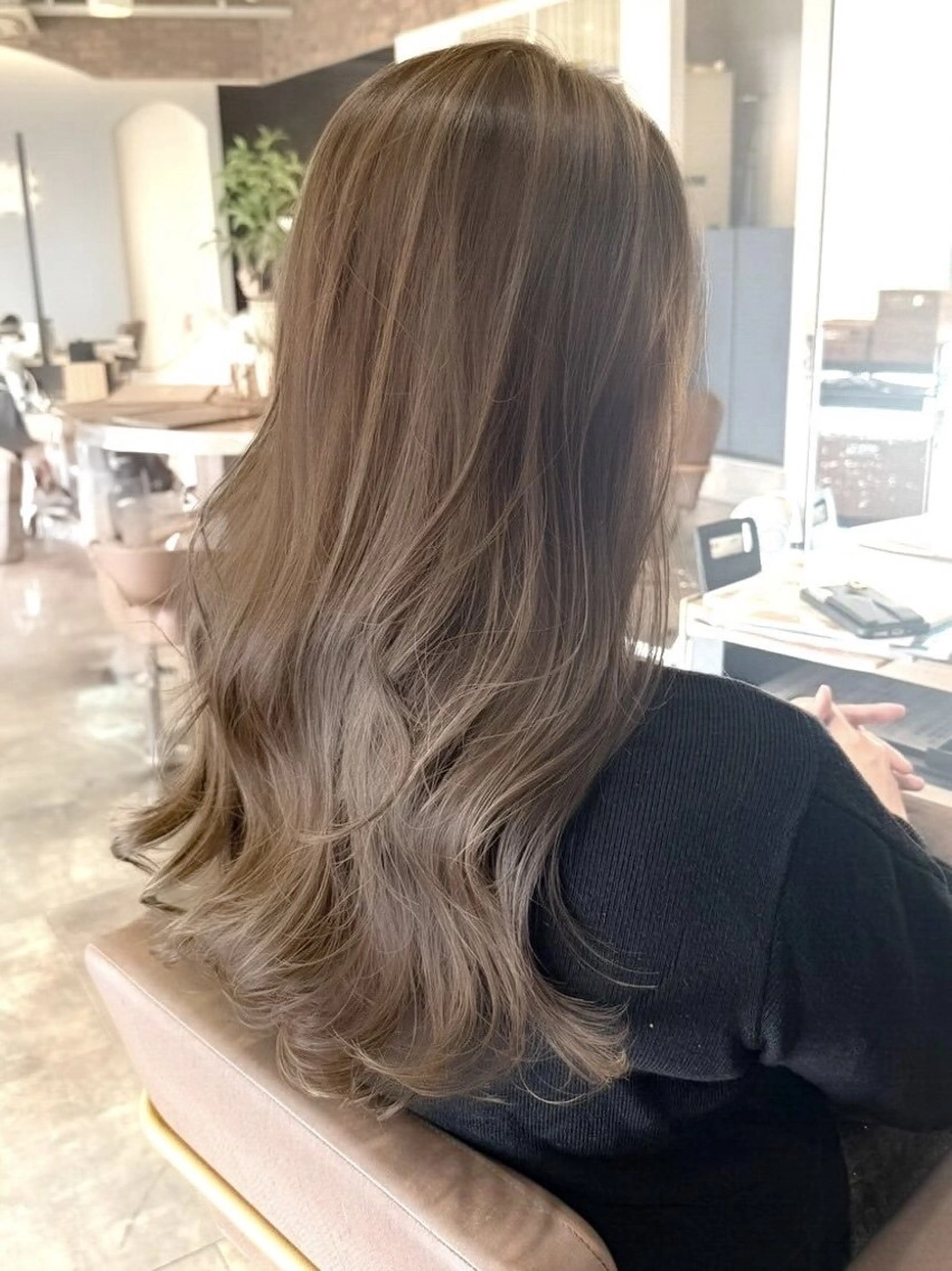 ロング カラー ベージュカラー 透明感カラー ミルクティーベージュ 三ノ宮髪質改善 /三國雅矢のヘアスタイル