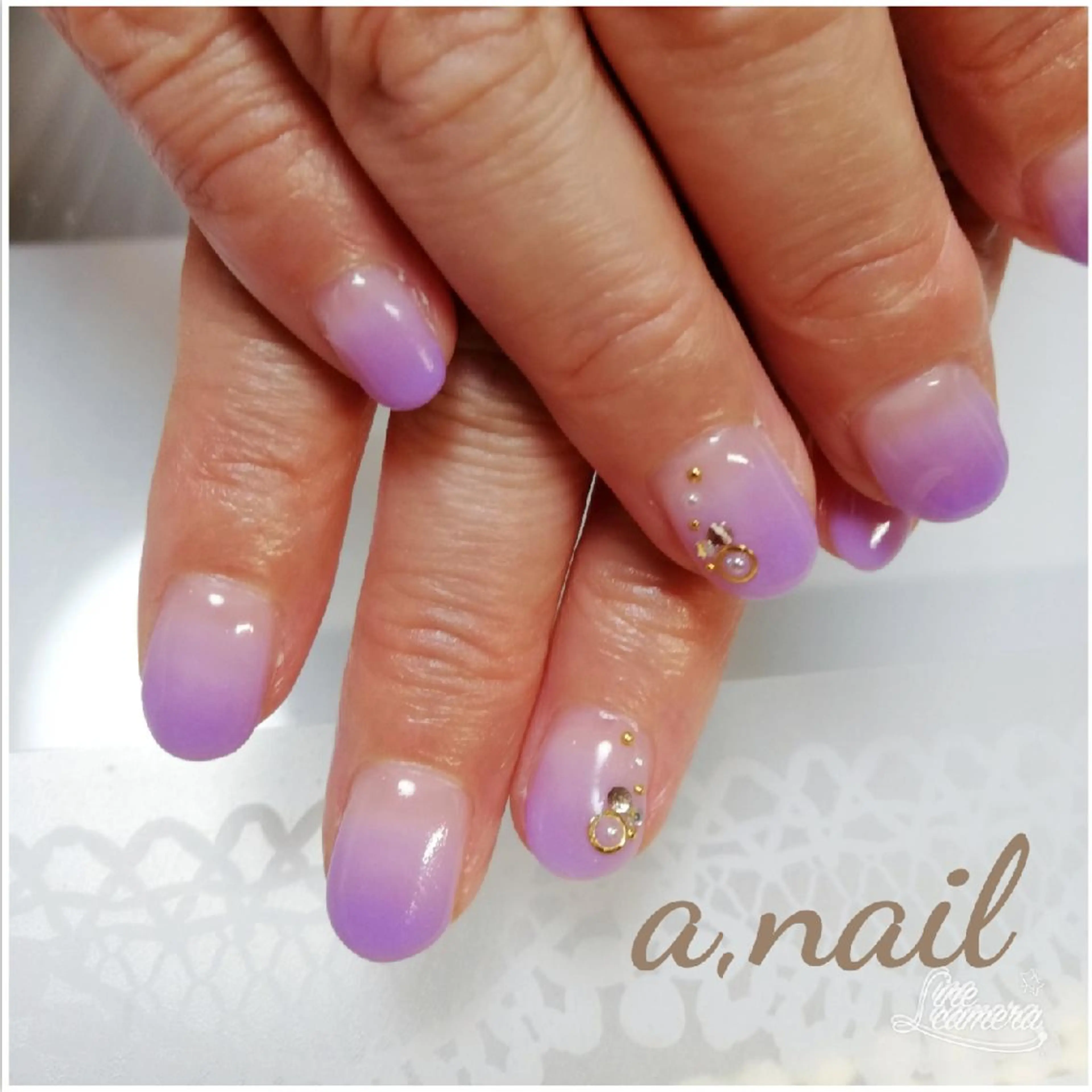 ネイル グラデーション キラキラネイル パープル ストーンネイル ハンドネイル ネイルサロン エーネイルのネイルデザイン