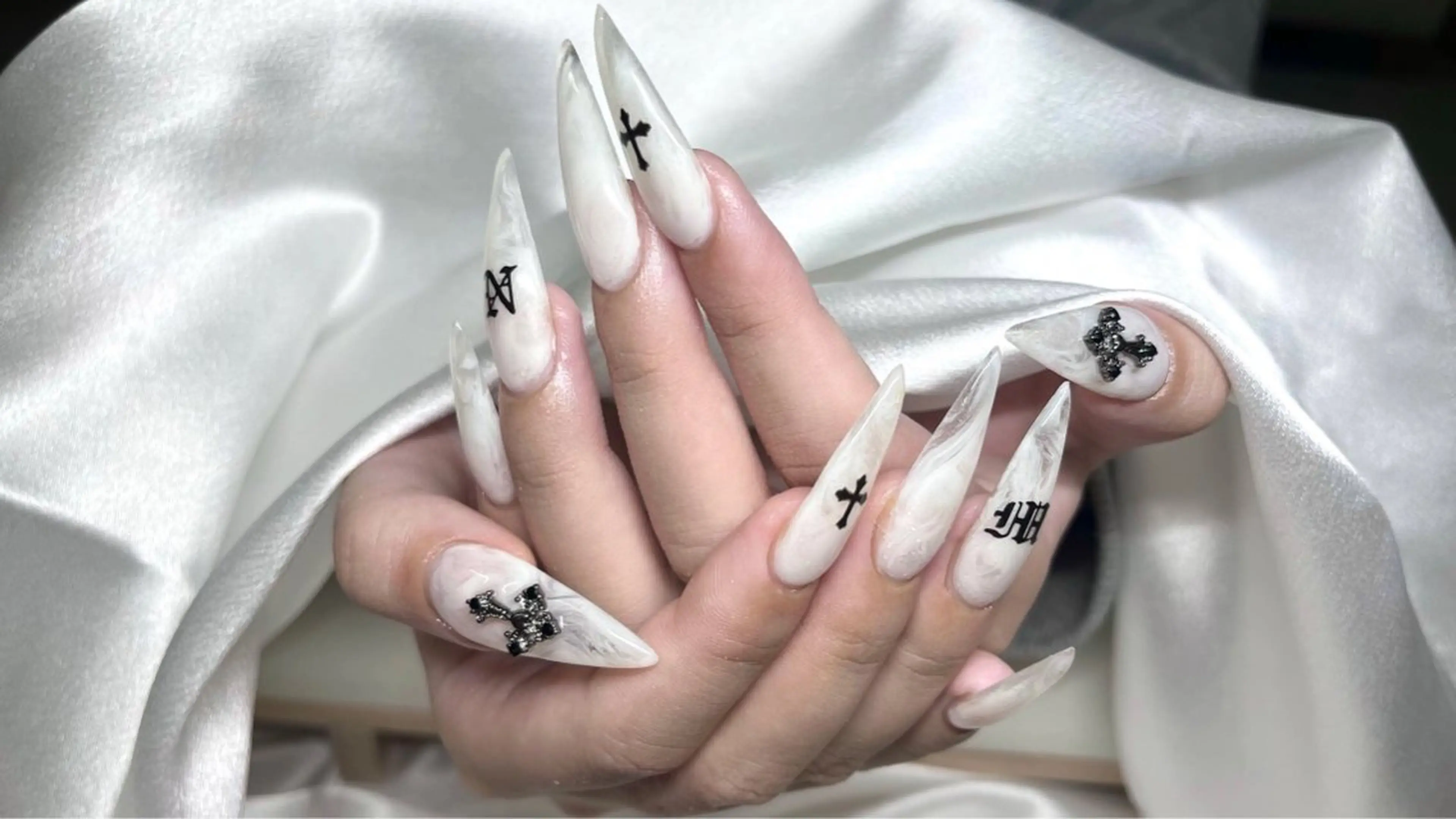 ネイル ハンドネイル LR.ONE ヨウのネイルデザイン