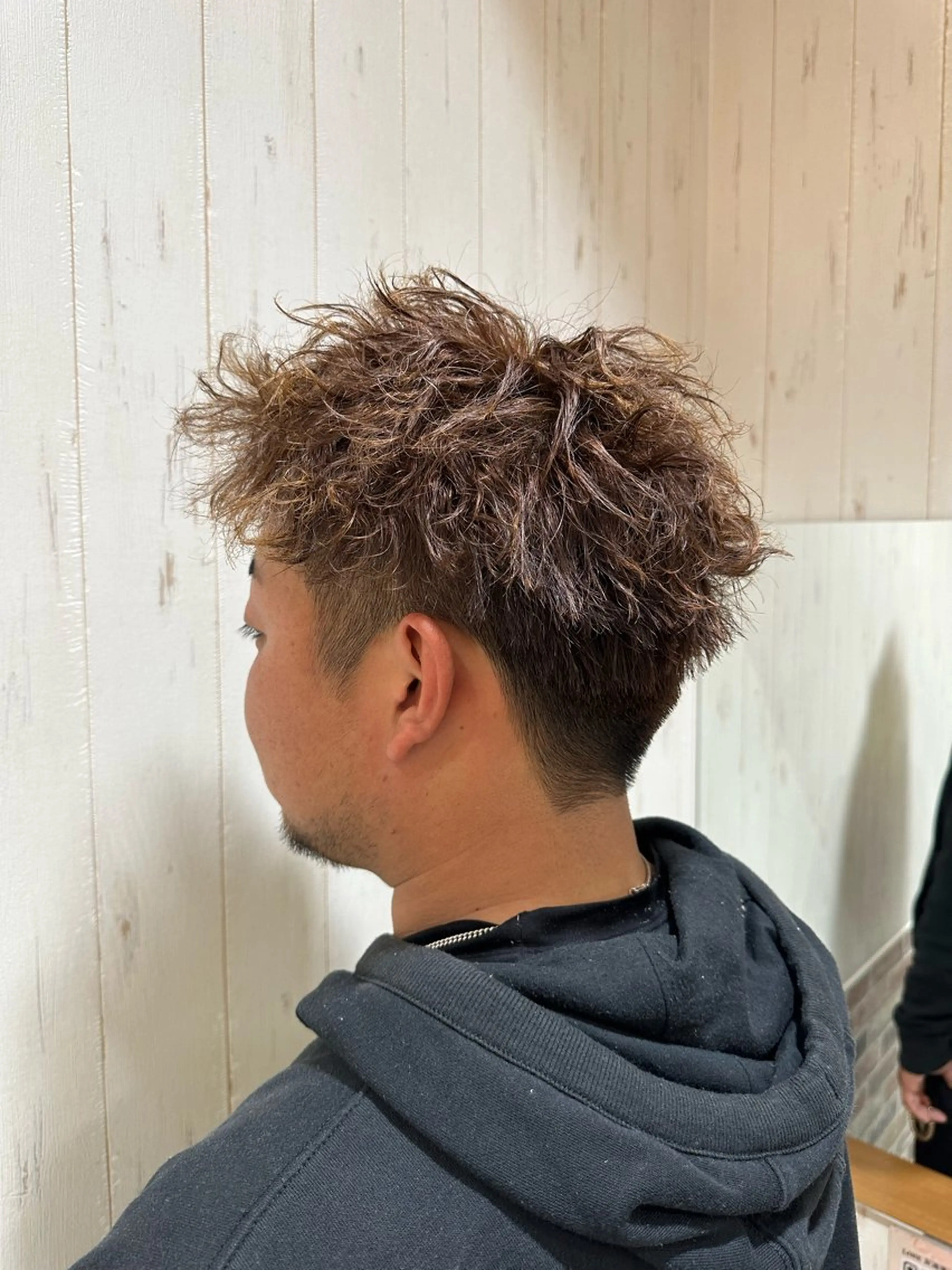 ショート カラー パーマ メンズ メンズパーマ ツイストスパイラルパーマ メンズベリーショート ベリーショート ショートヘア パーマ 中嶋 紘夢のヘアスタイル