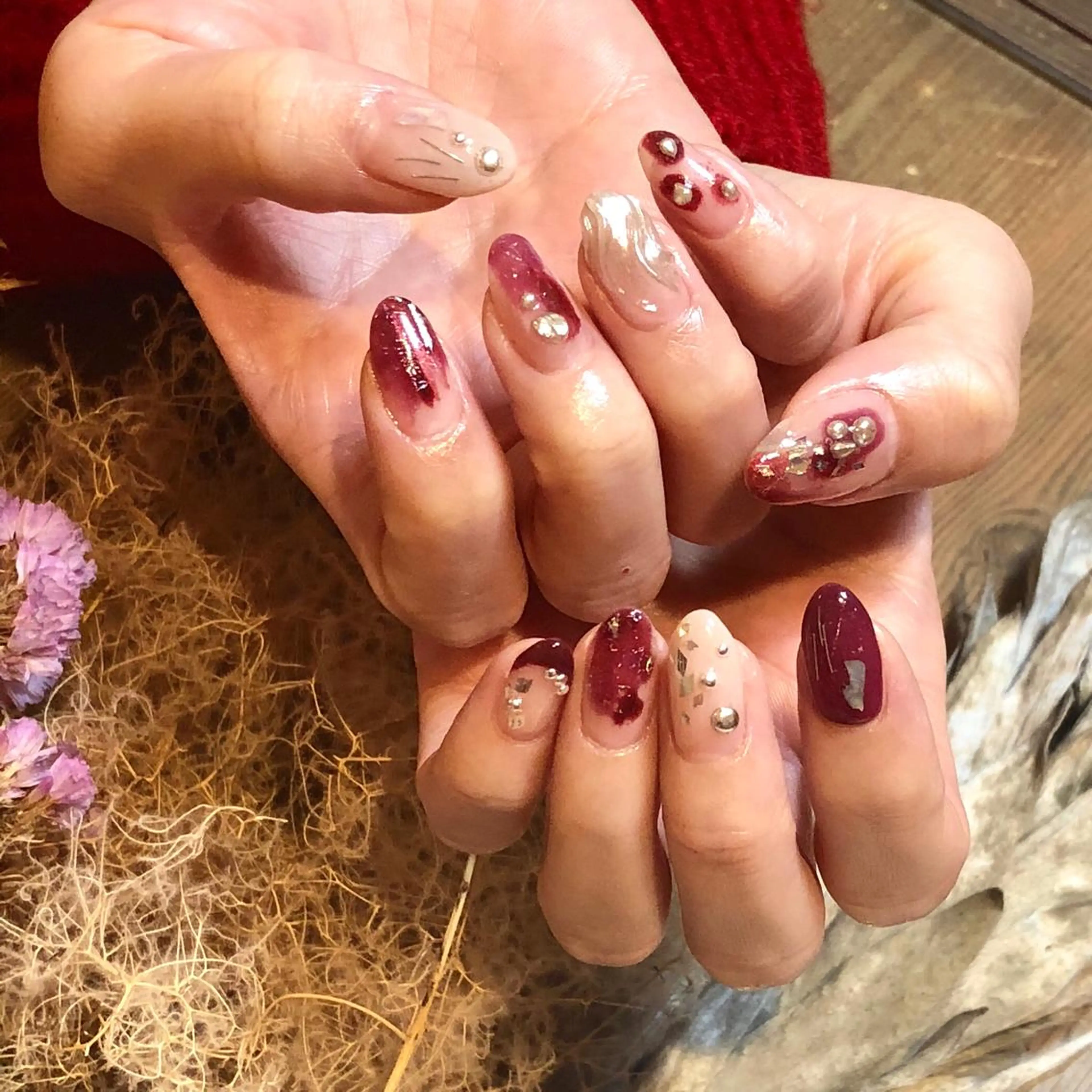 ネイル ボルドー ニュアンスネイル ハンドネイル Chipieee Tokyoのネイルデザイン