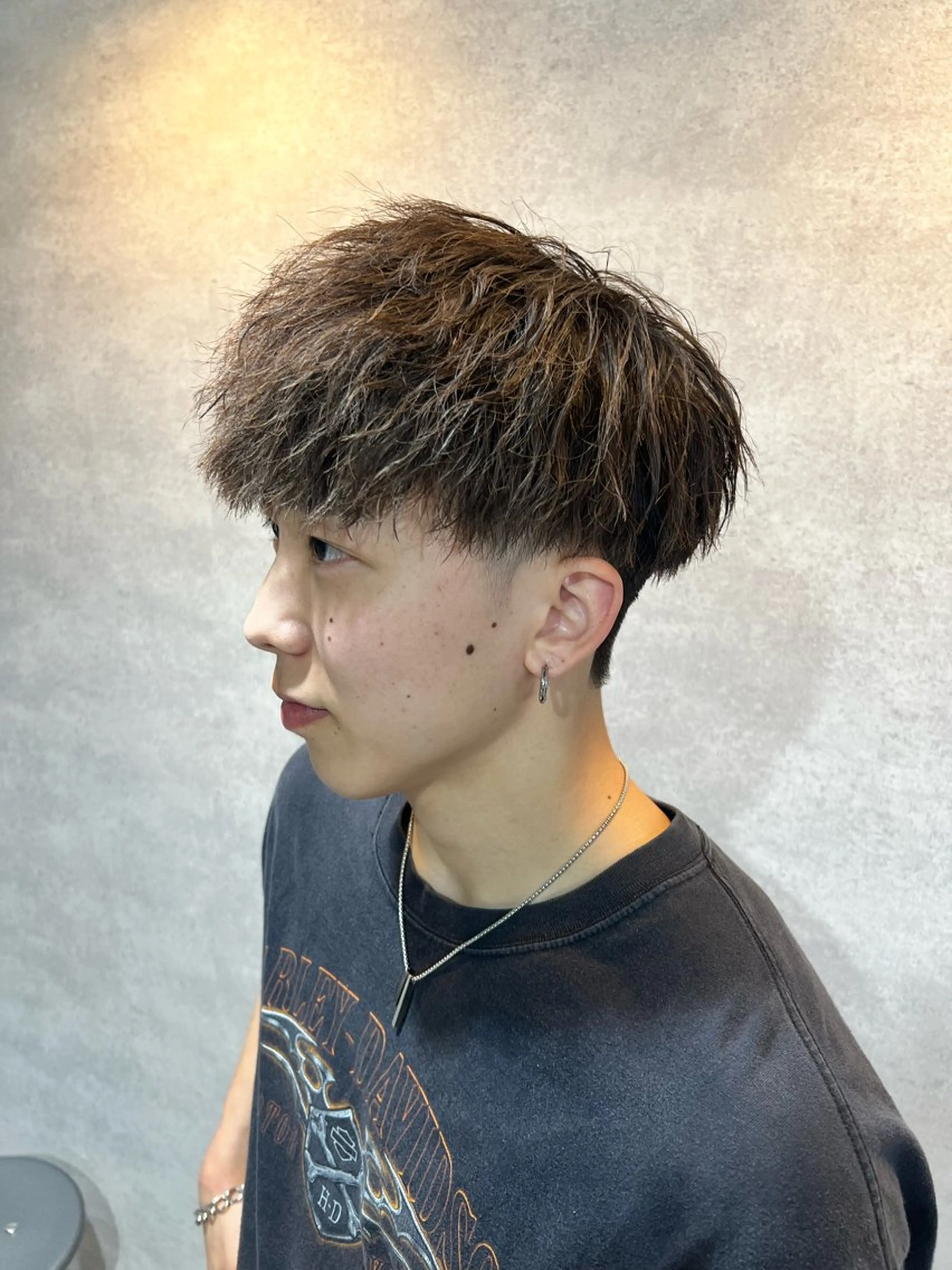 ショート カラー パーマ ヘアアレンジ メンズ センターパート メンズハイライト メンズメッシュ マッシュ メンズパーマ カット パーマ トリートメント ヘッドスパ ヘアセット 仕上がり満足度No. 1🔥BLUCK🔥のヘアスタイル