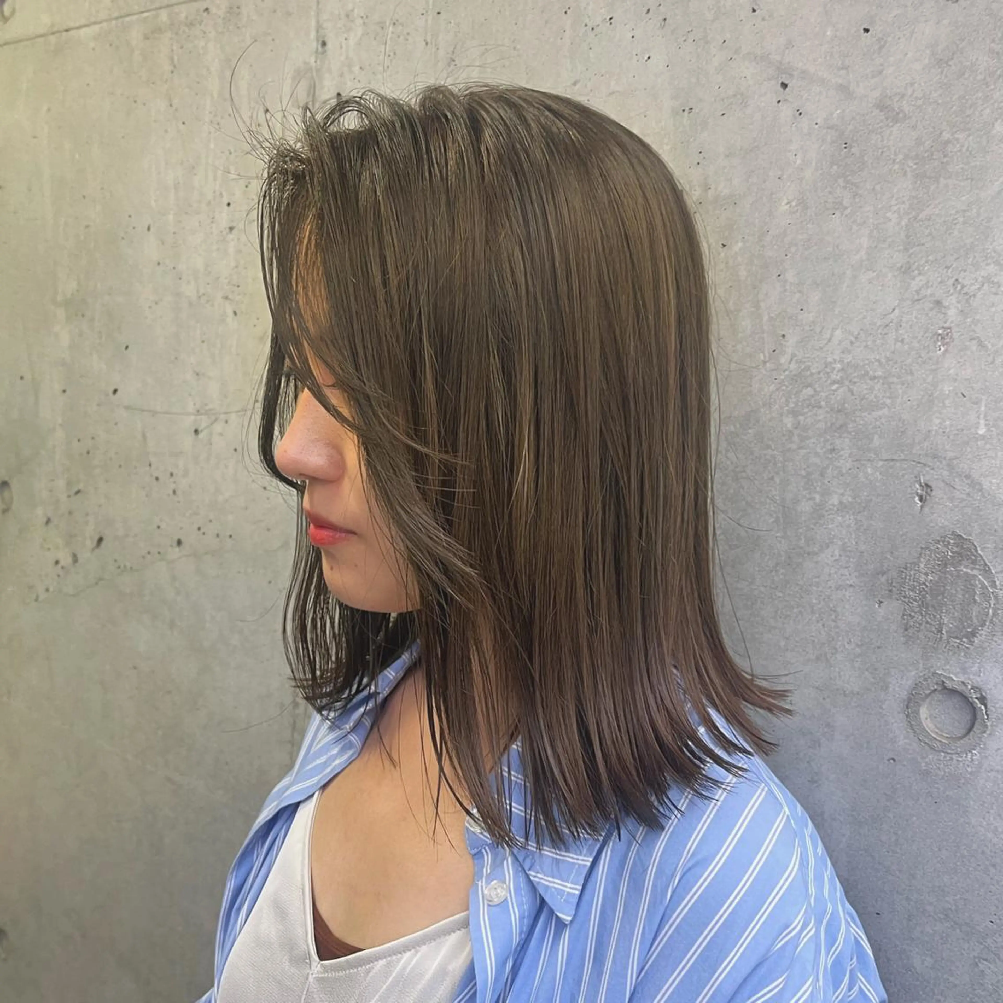 ミディアム カラー ベージュカラー 透明感カラー グレージュ オリーブベージュ オリーブグレージュ ヘアカラー トリートメント ヘッドスパ ヘアセット カジュアルを女っぽく 𝗮𝘆𝗮𝗰𝗼のヘアスタイル