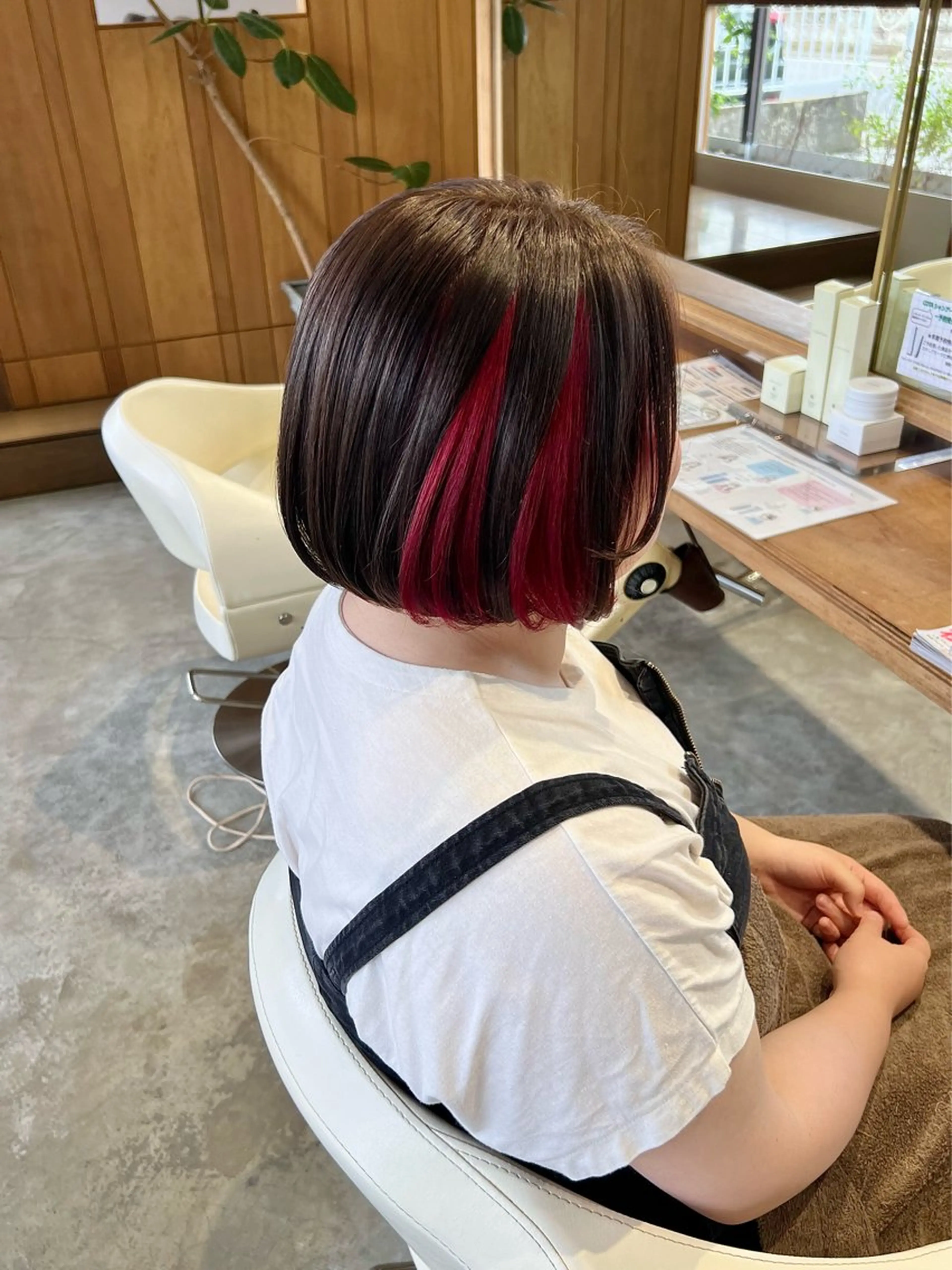 【イヤリングカラー】カット+ポイントケアブリーチ+ポイントカラー。の写真