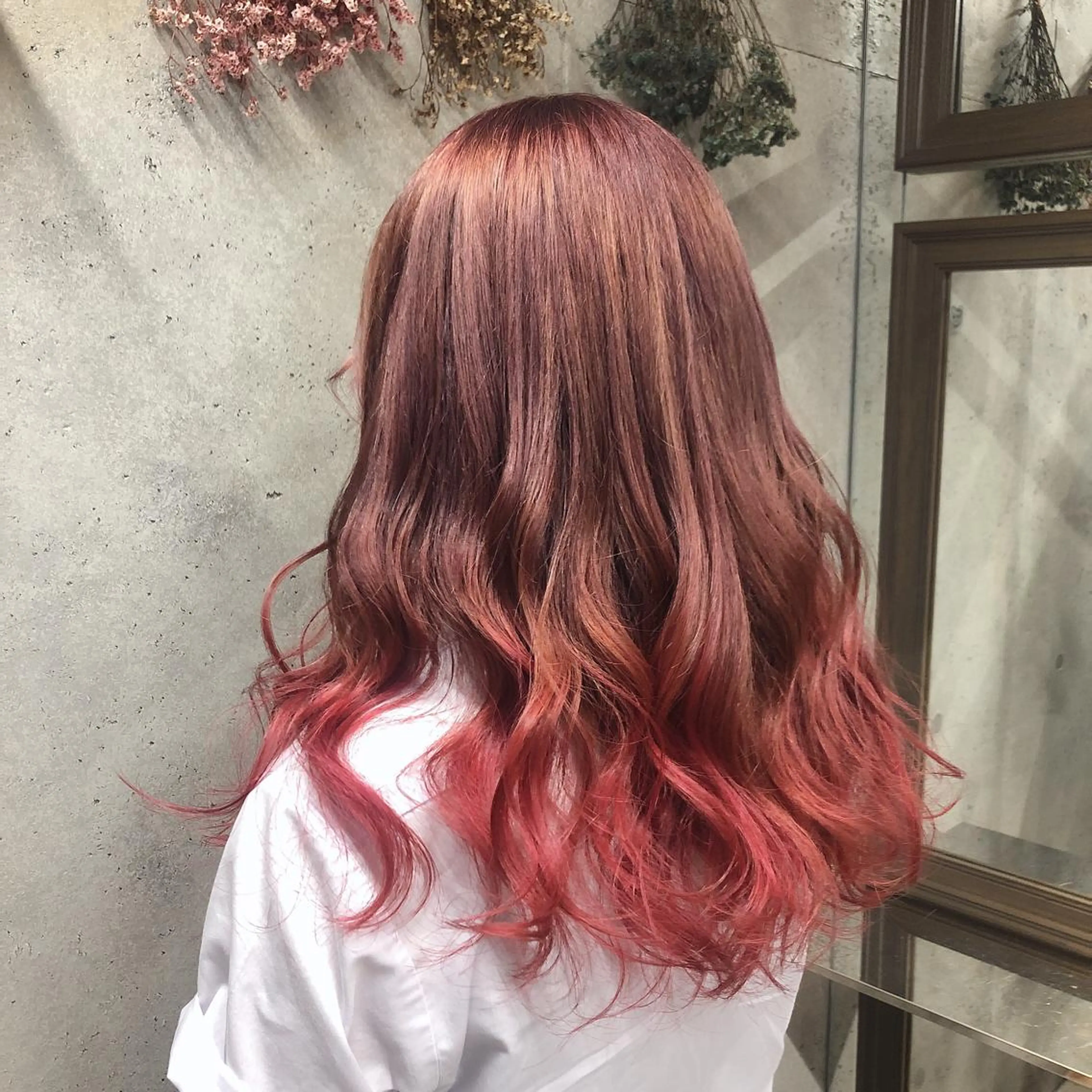 ロング カラー wakana 【ブリーチカラー】のヘアスタイル