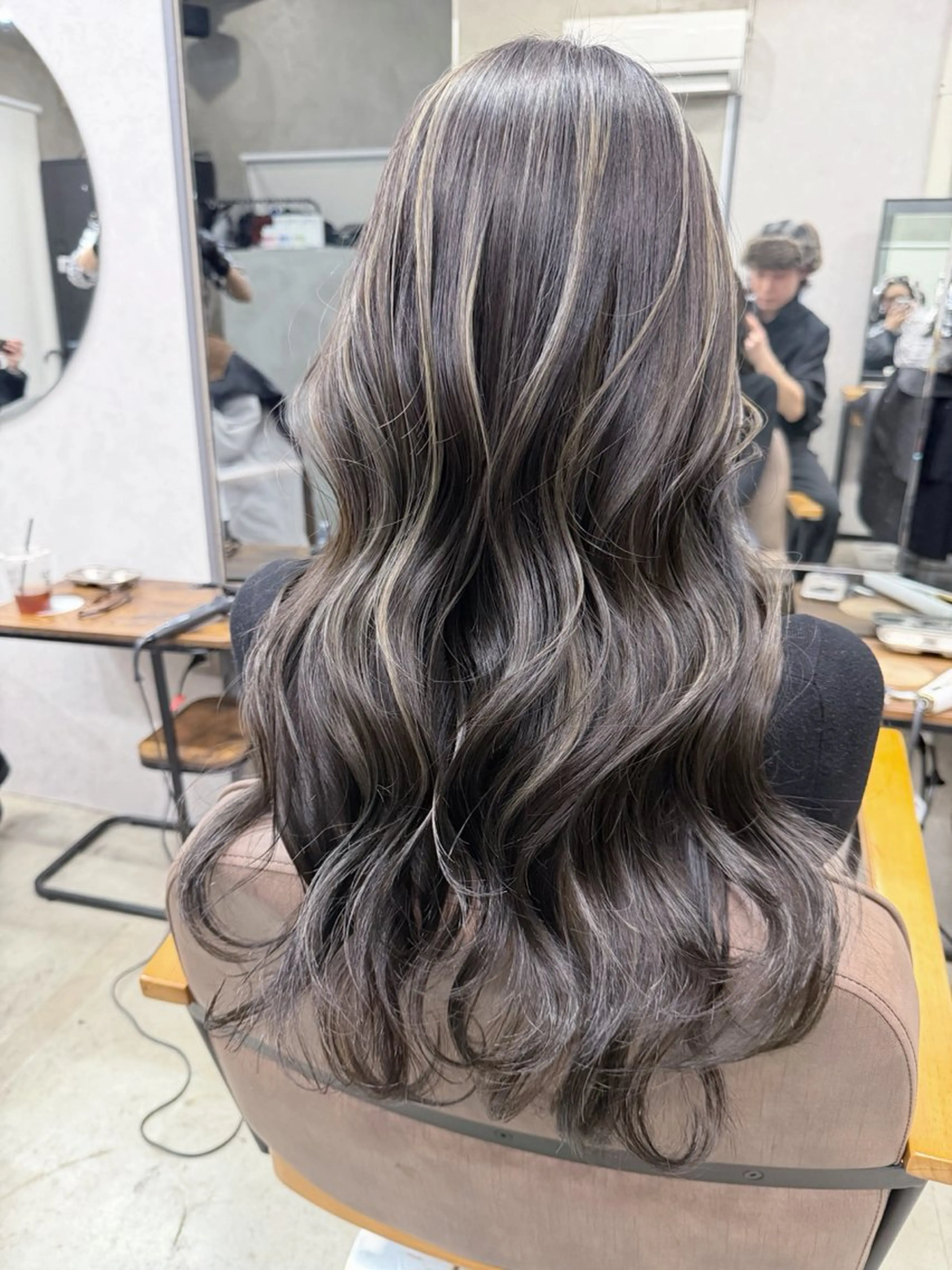 セミロング カラー ハイライトカラー ハイライト レイヤーカット カット ヘアカラー トリートメント AiM 大名　似合わせカットのヘアスタイル