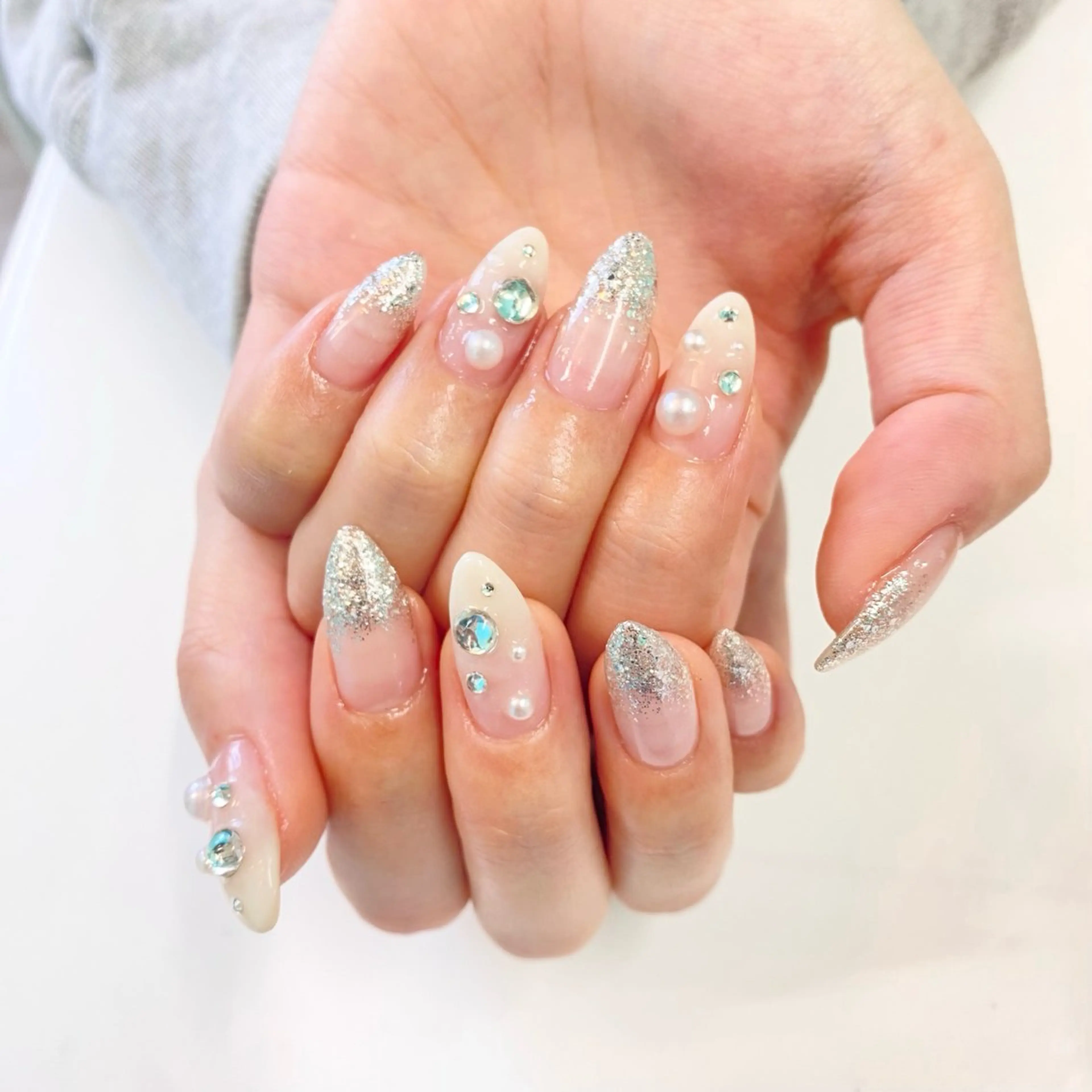 ネイル ラメ(グリッター) ストーンネイル ハンドネイル Kira-ra所属・Kira-ra💎 KIRARIのネイルデザイン