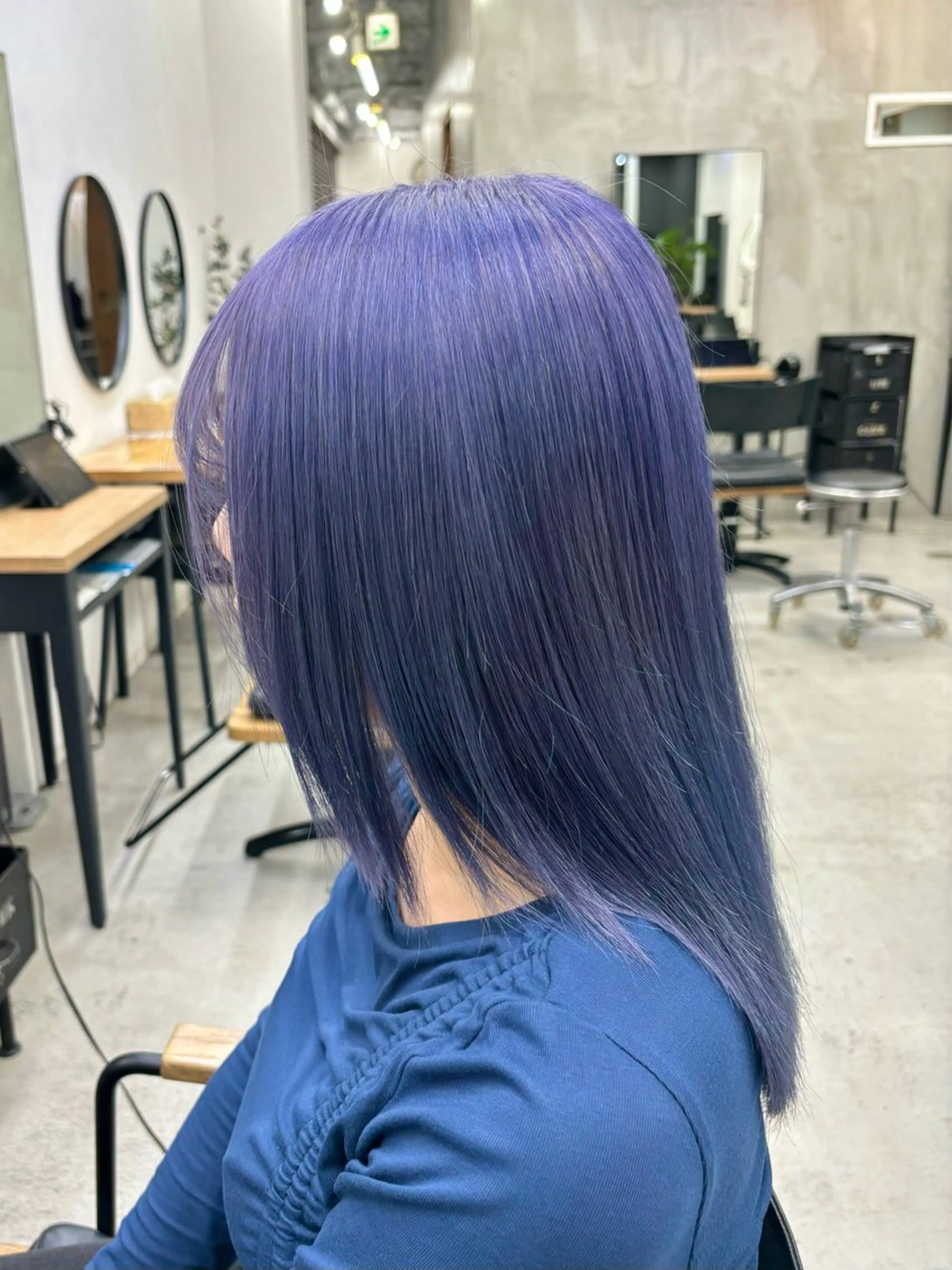 ロング カラー ヘアアレンジ ブリーチ パープルカラー ヘアカラー 坂齋大地／レイヤー/ ミルクティーのヘアスタイル