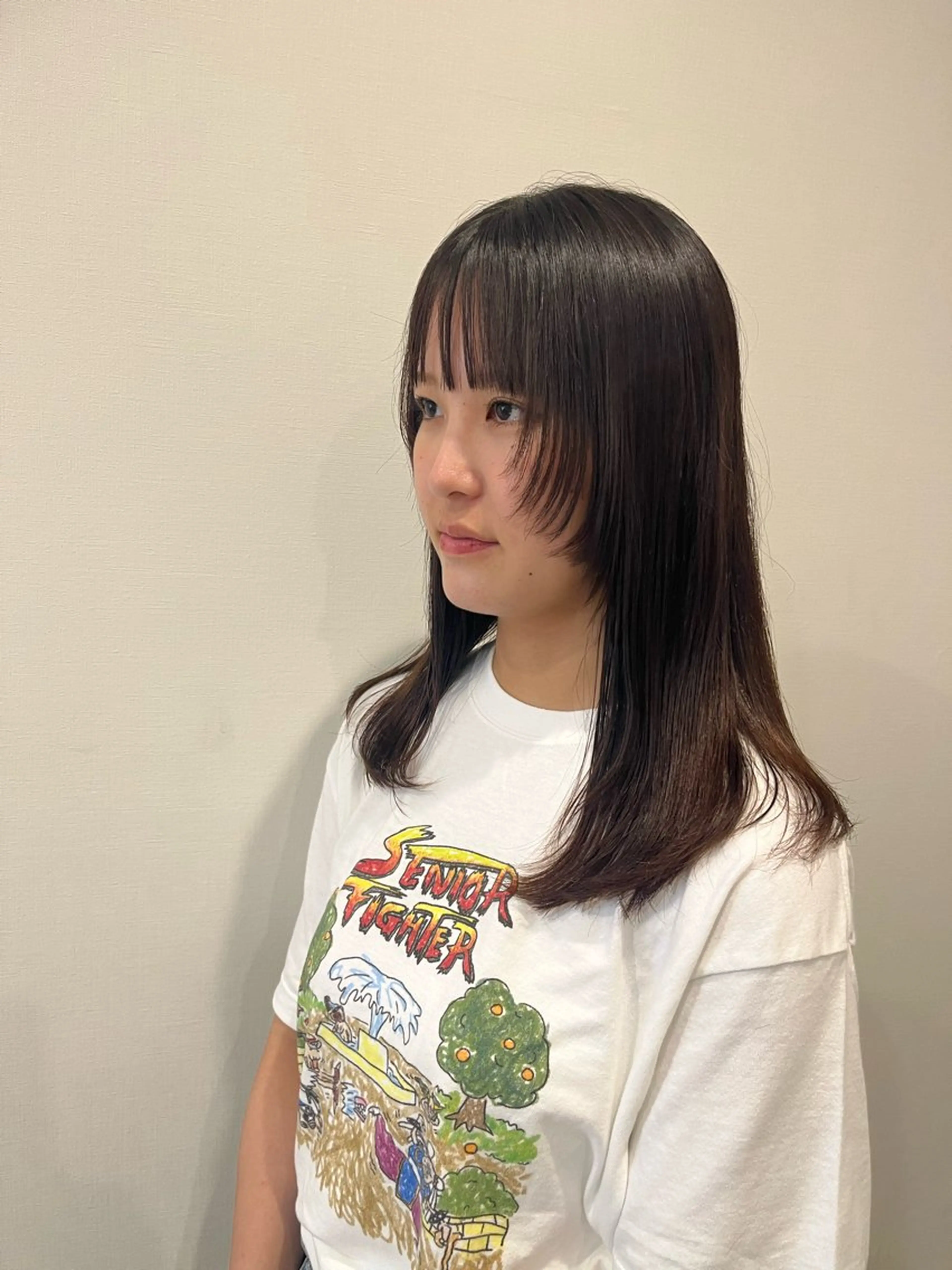 セミロング レイヤーカット mokuren.所属・高橋 かなのヘアスタイル