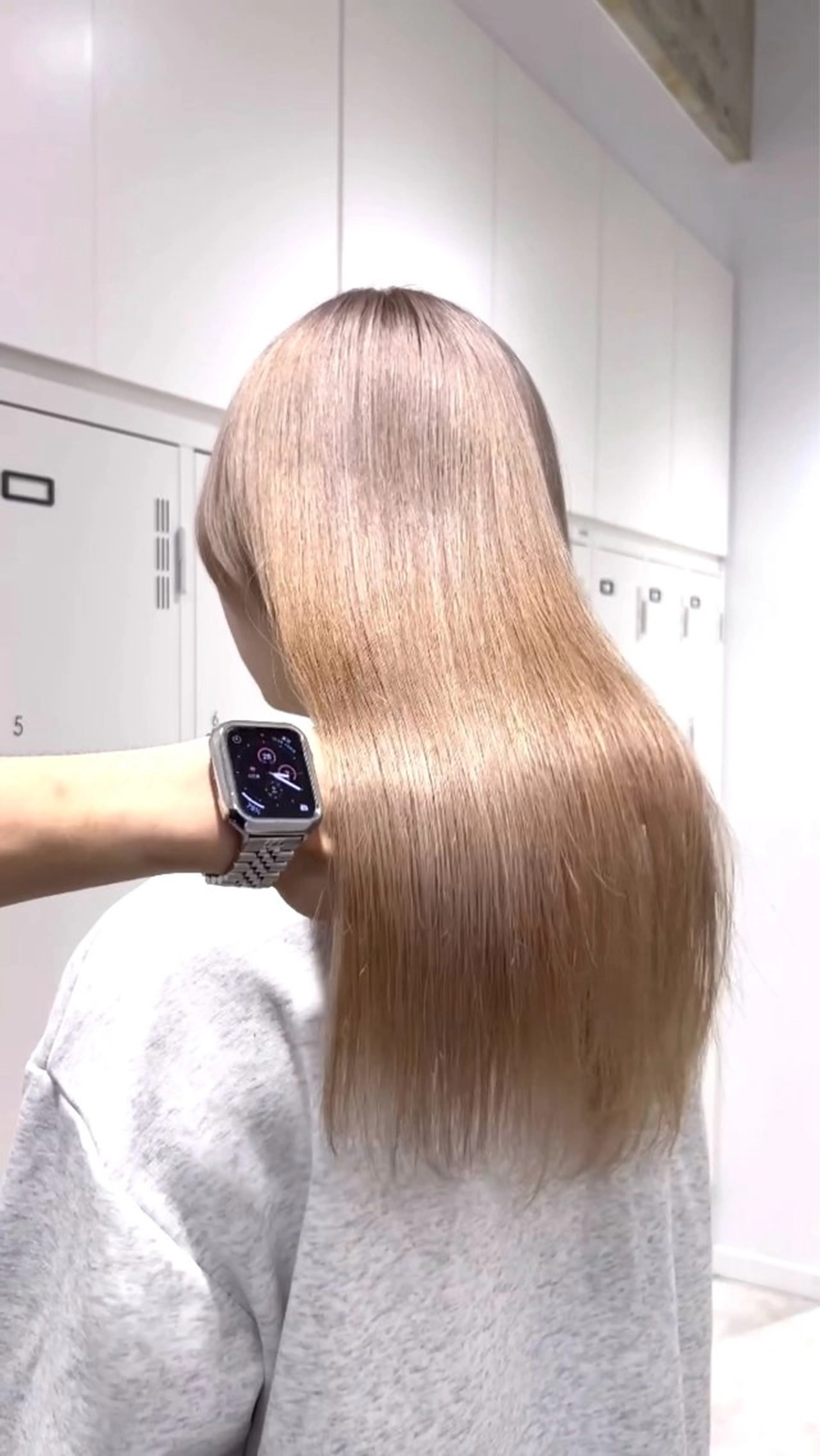セミロング カラー ベージュカラー ミルクティーベージュ ヘアカラー トリートメント 透明感ハイトーン特化 /ケアブリーチ/莉駒のヘアスタイル