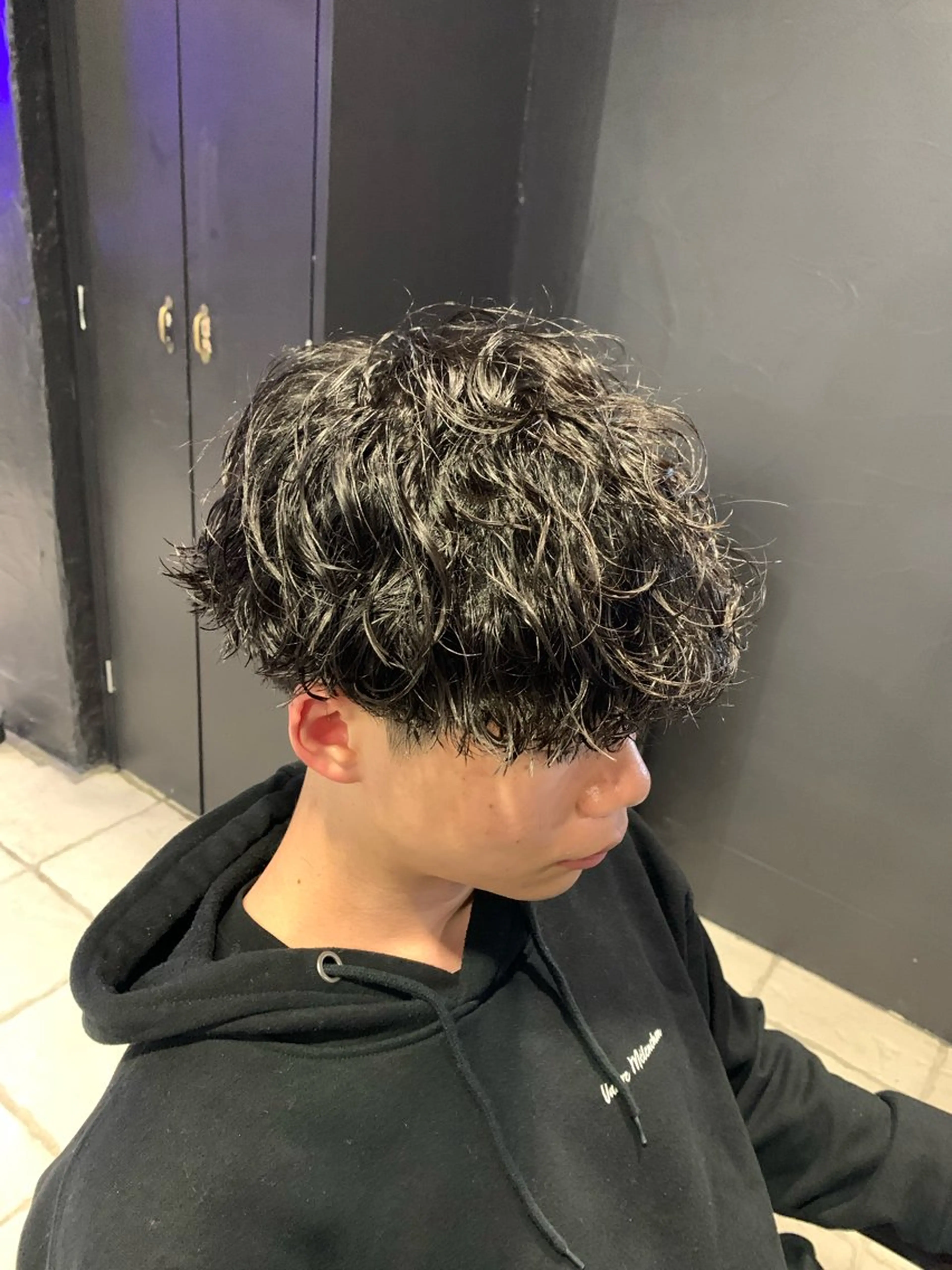 ミディアム メンズ ミディアムパーマ メンズパーマ 波巻きパーマ カット パーマ ヘアセット メンズパーマ/難波/ 心斎橋　室園亮佑のヘアスタイル