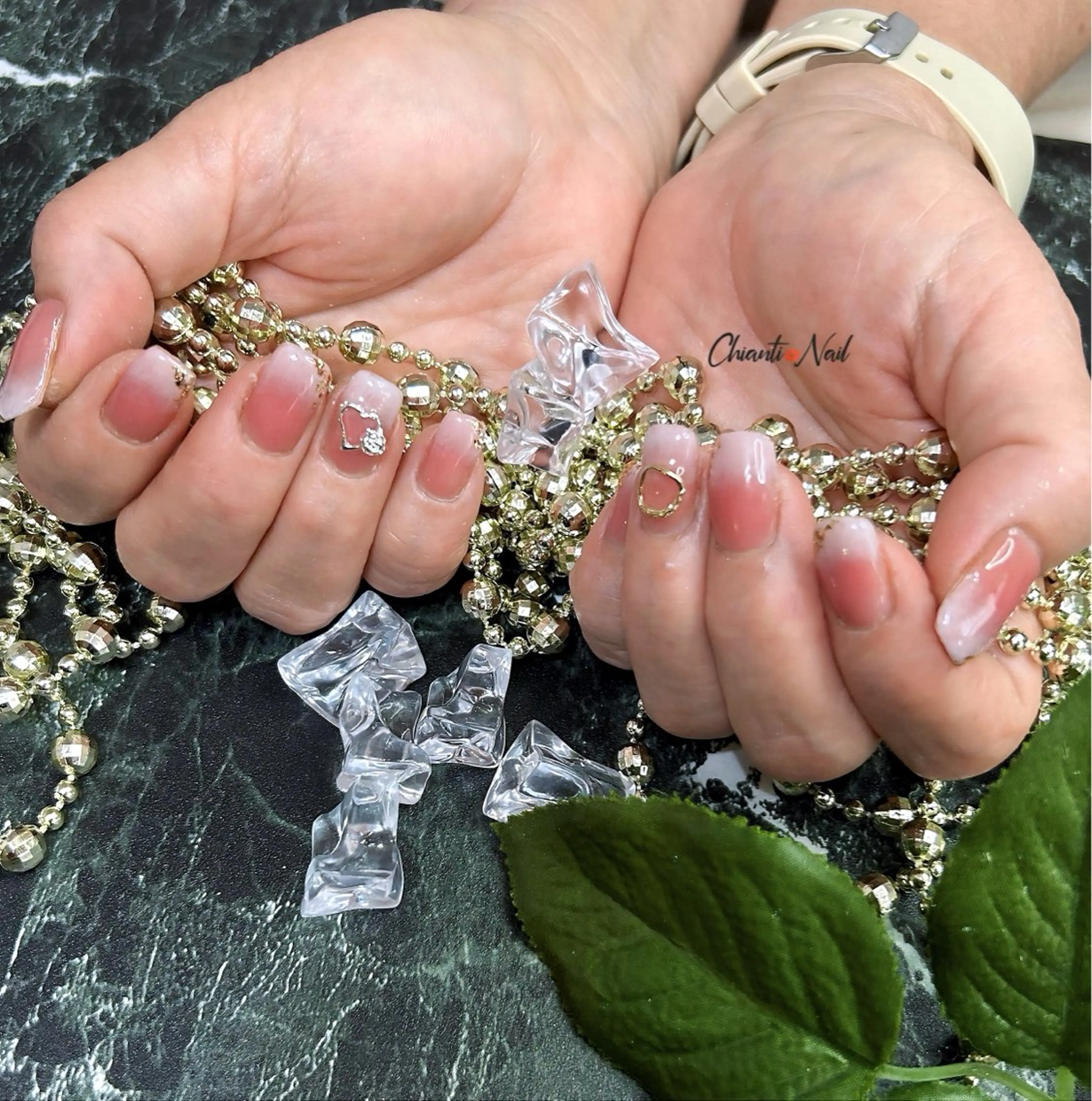 ネイル グラデーション ピンク ホワイト Chianti Nailのネイルデザイン