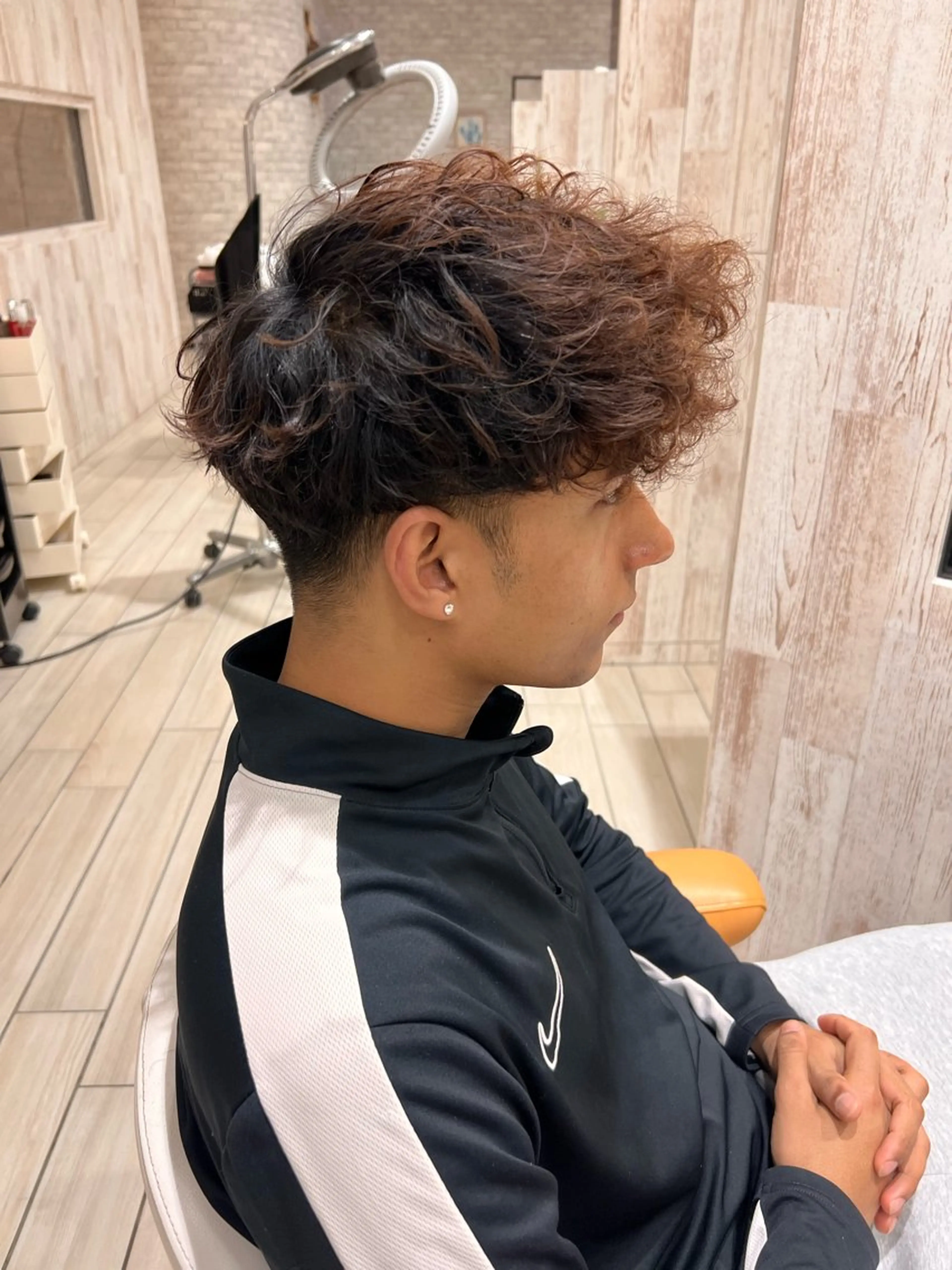 ショート パーマ メンズ メンズパーマ スペインカール 外国人風カラー TABOO 早野太郎のヘアスタイル