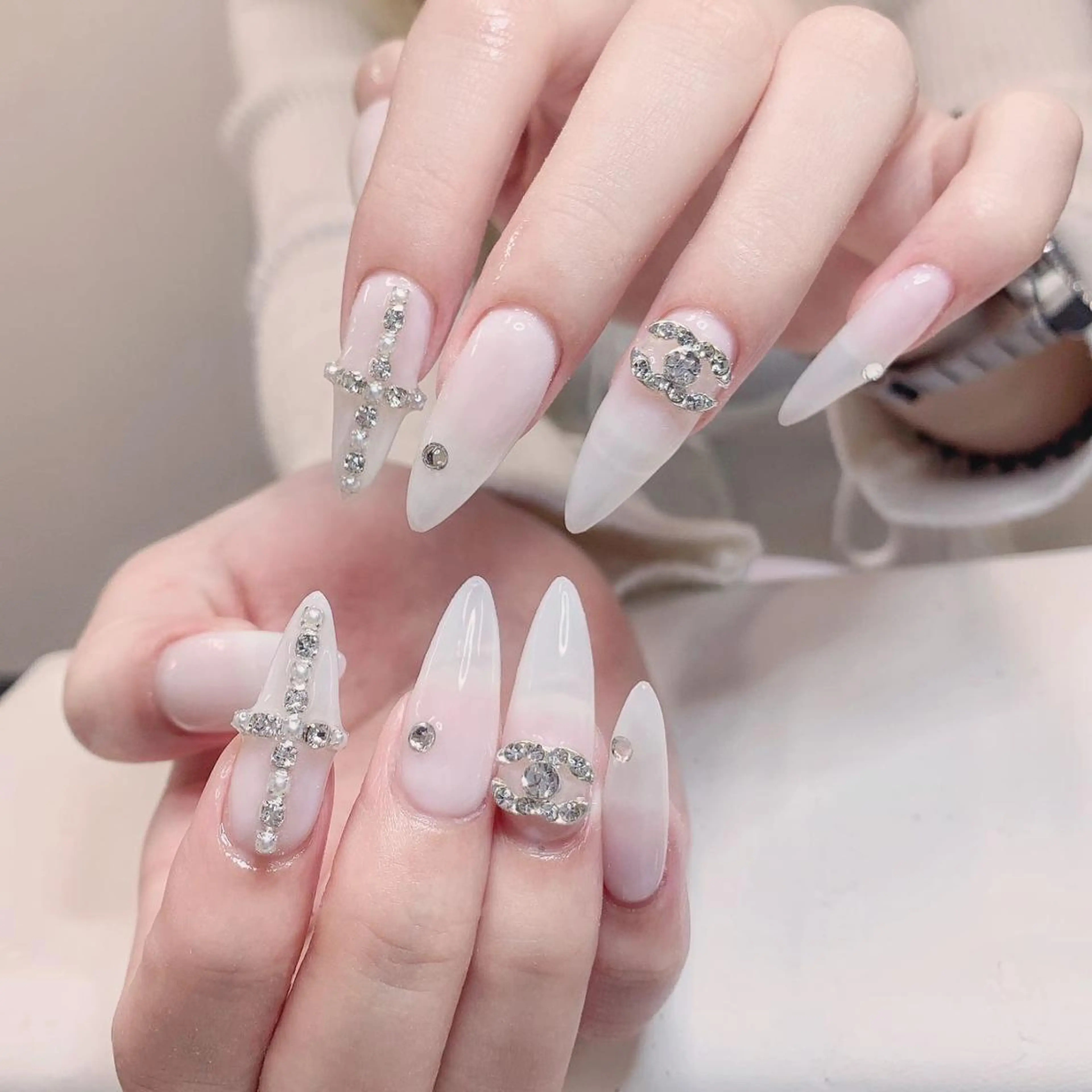 ネイル 長さ出し ネイルチップ Queens みなみのネイルデザイン