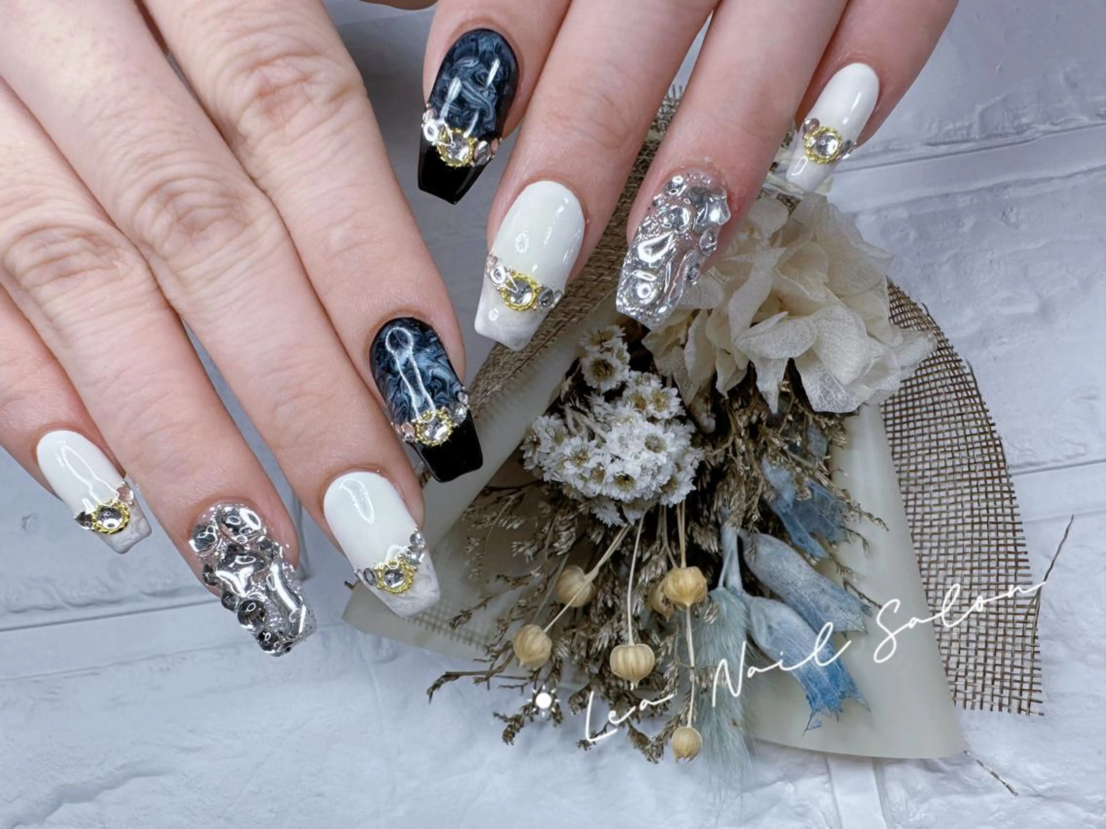 ミディアム カラー ネイル Lea NAILsalon所属・Le’a NailSalonのネイルデザイン