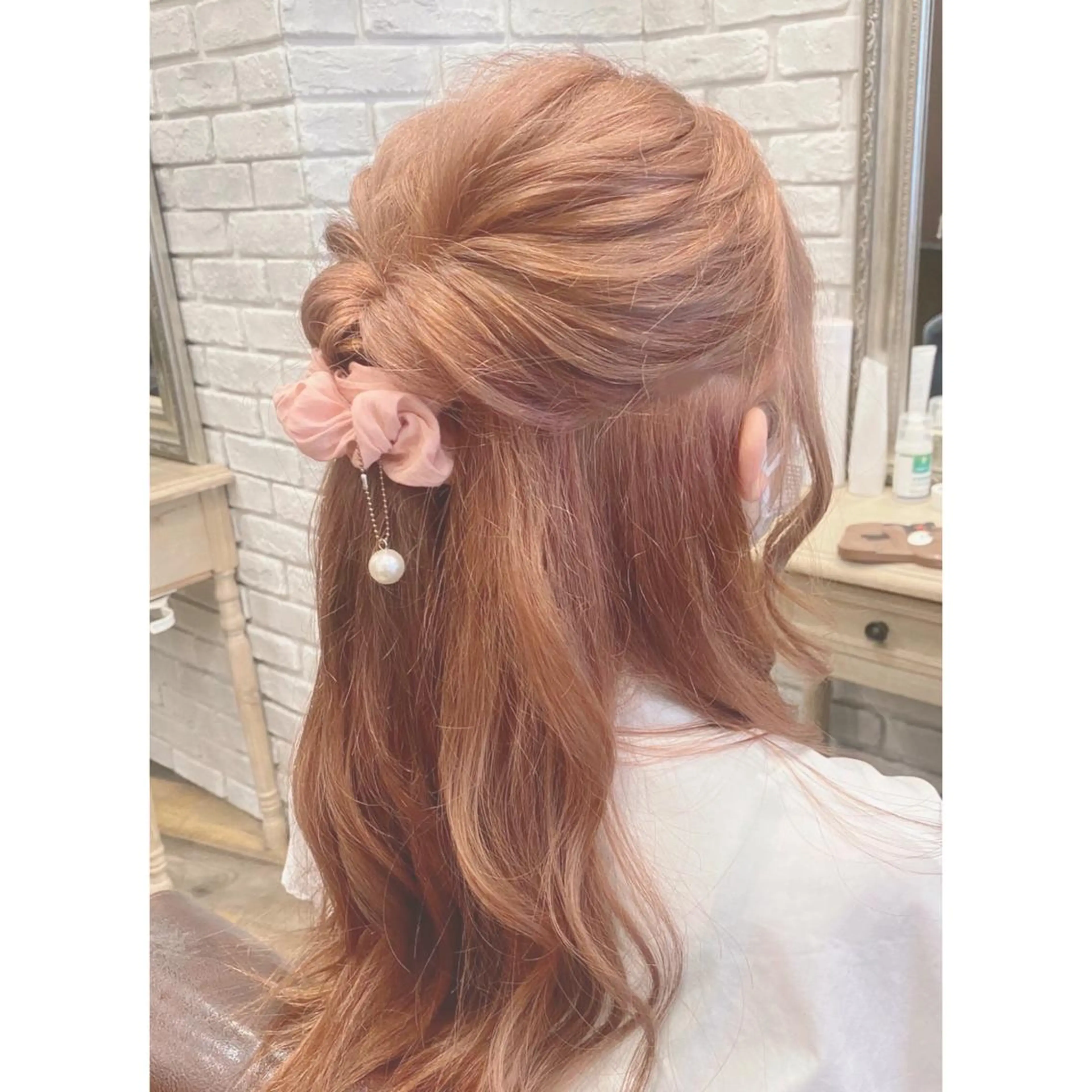 ロング カラー ヘアアレンジ ブリーチ ピンクカラー ひろ美容室所属・🧸𓂃 momoka 𓋜のヘアスタイル