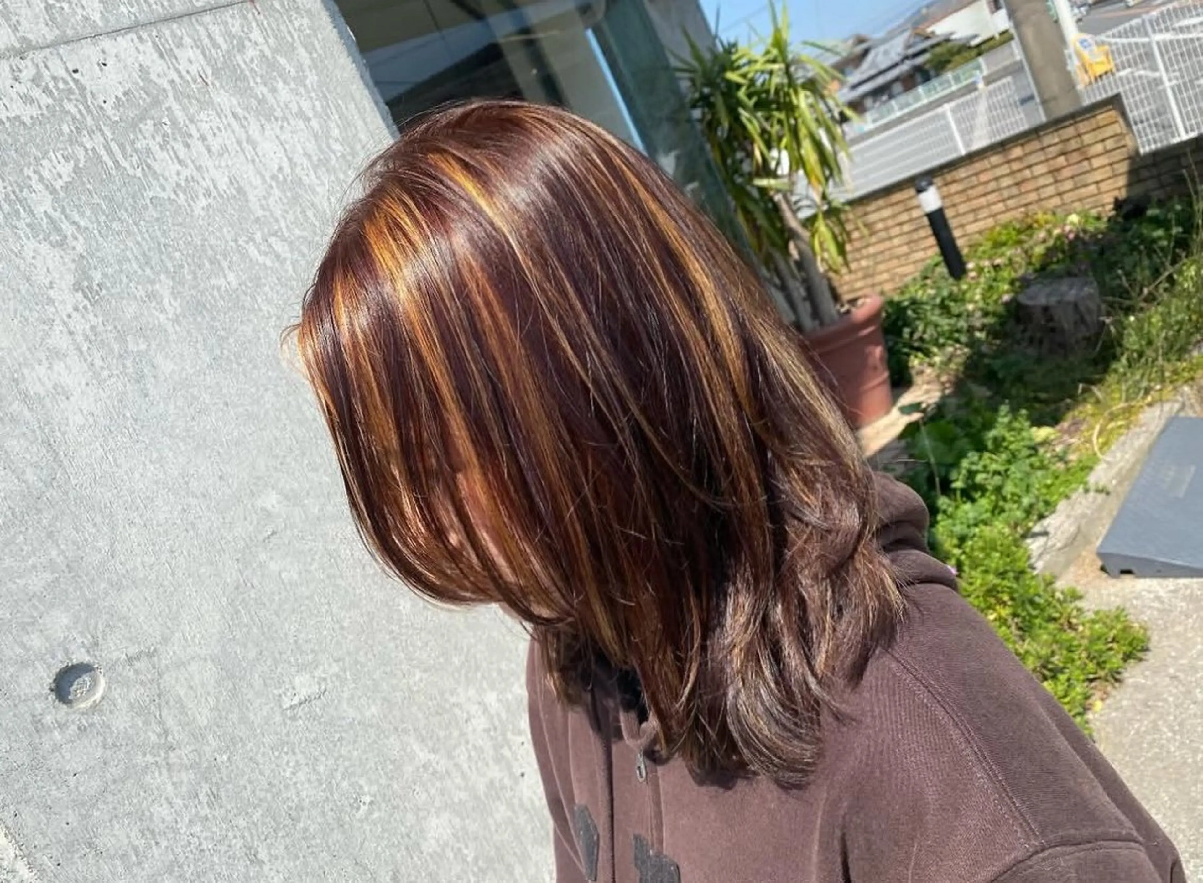 ミディアム ミディアムレイヤー ハイライト レイヤーカット カット ヘアカラー nook’所属・【nook’】 maiのヘアスタイル