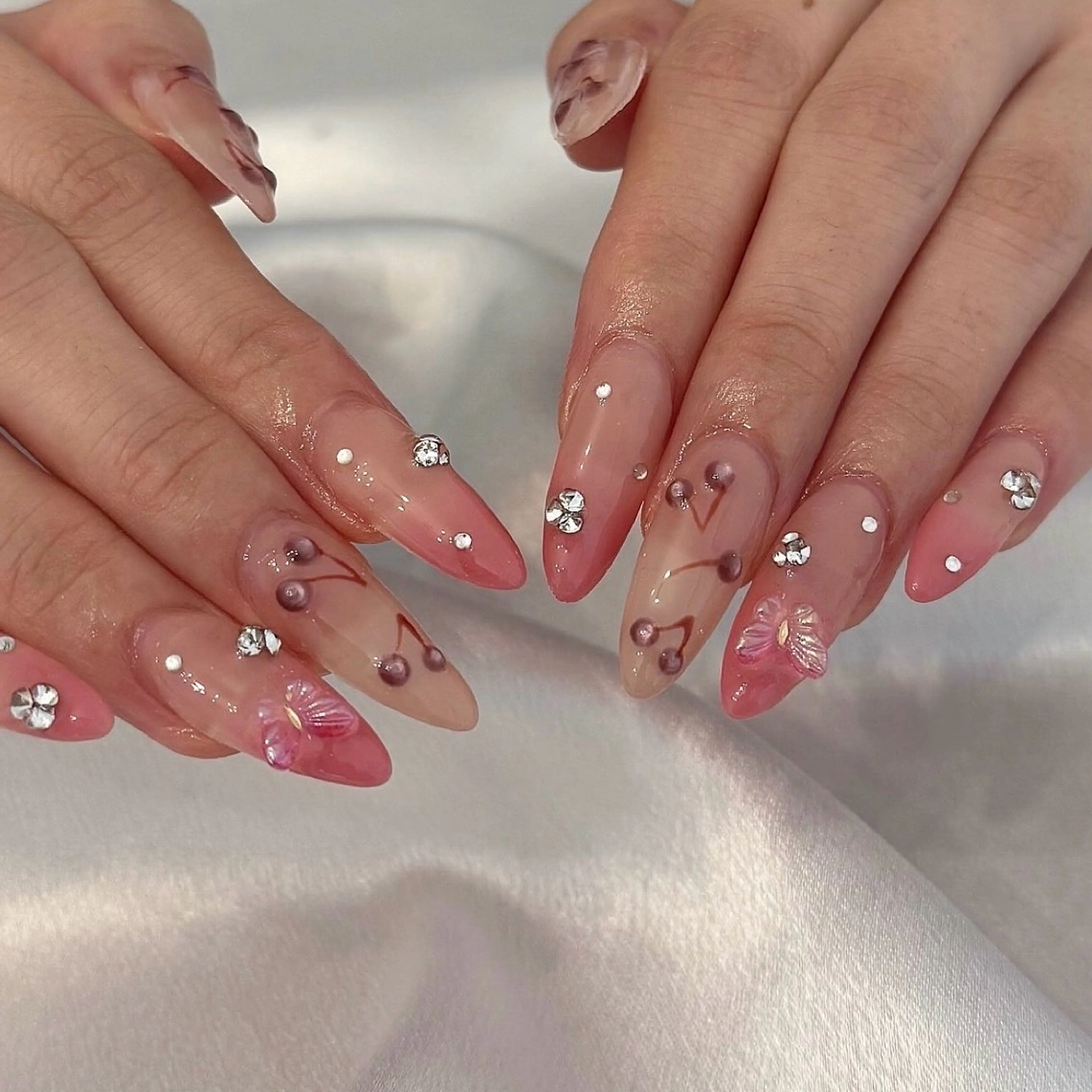 ネイル ハンドネイル シュシュ 🎀 girly nailのネイルデザイン