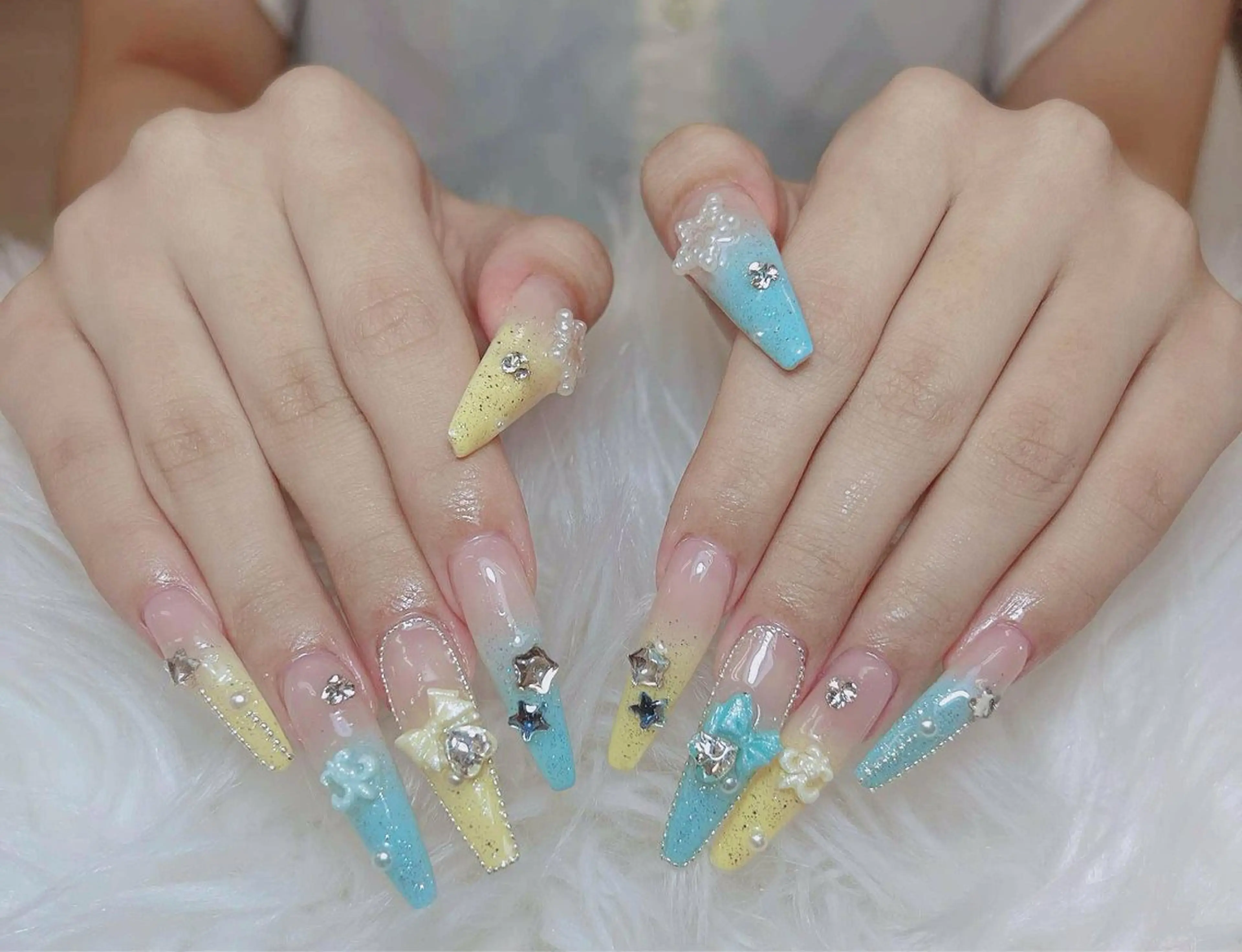 セミロング ハンドネイル Pio Mielのネイルデザイン