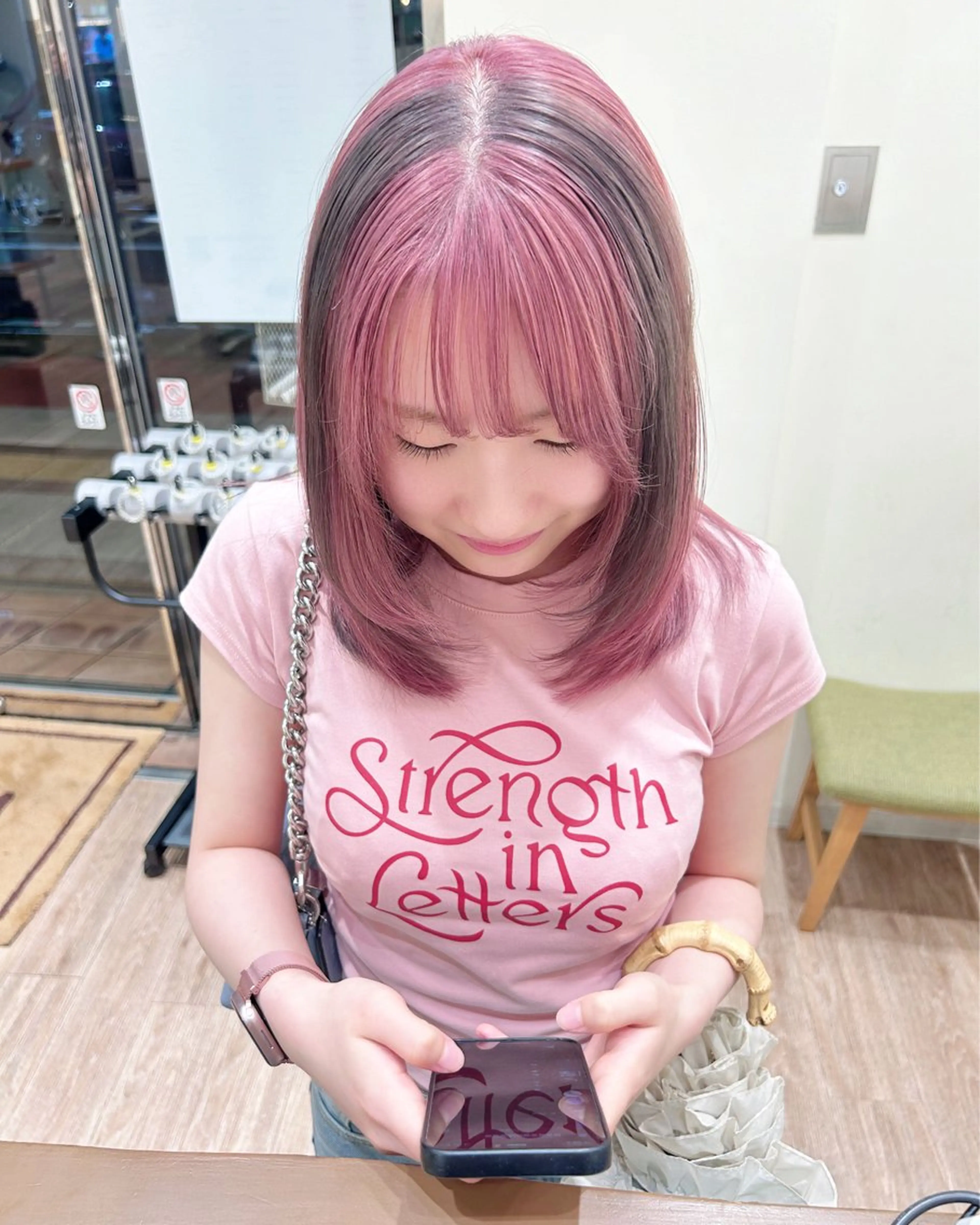 セミロング カラー ブリーチ ケアブリーチ ハイトーンカラー ピンクカラー ケアブリーチ 坪井佑樹のヘアスタイル