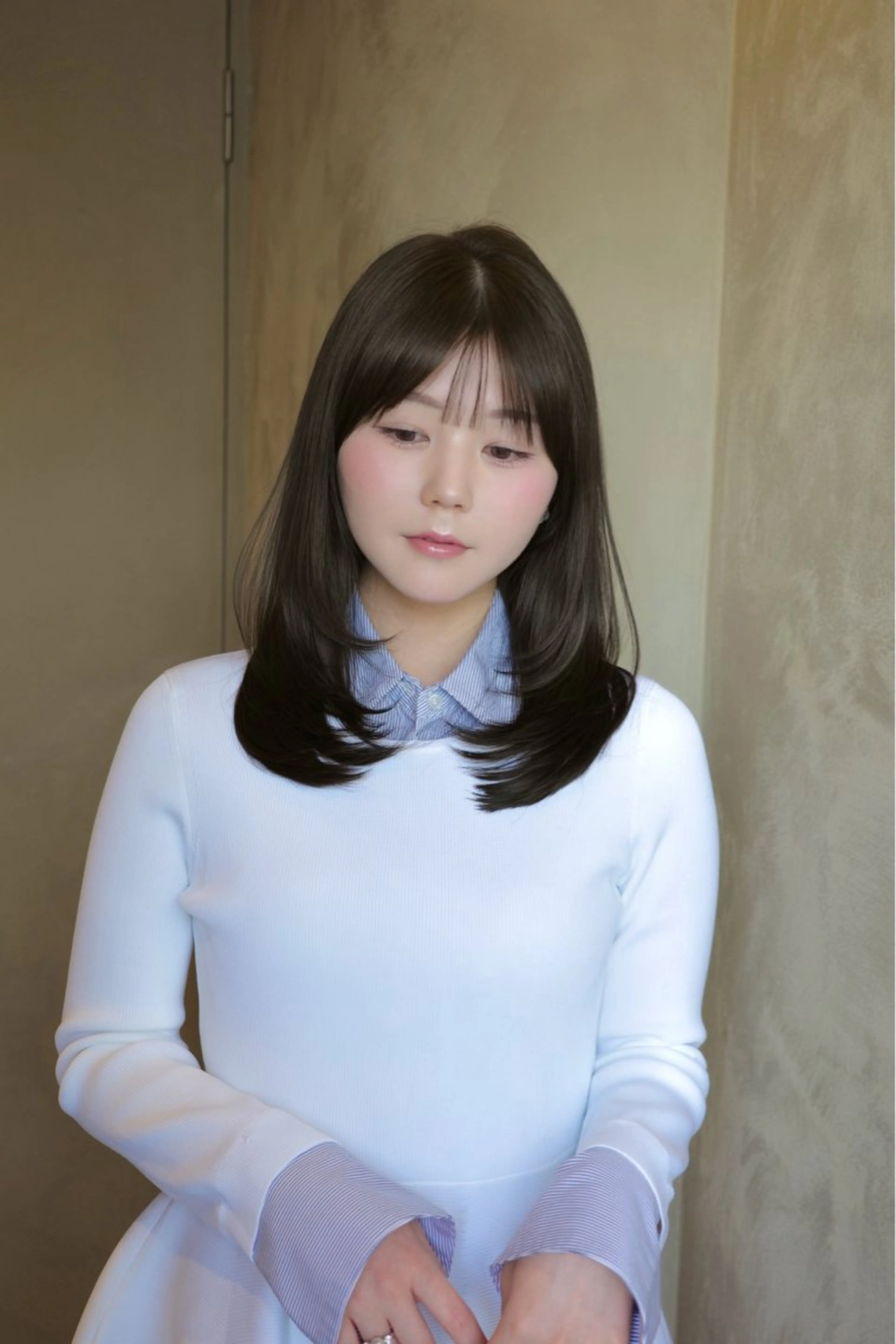 セミロング 髪質改善 レイヤーカット 似合わせカット 美顔形成｜酒井 ｜青山のヘアスタイル