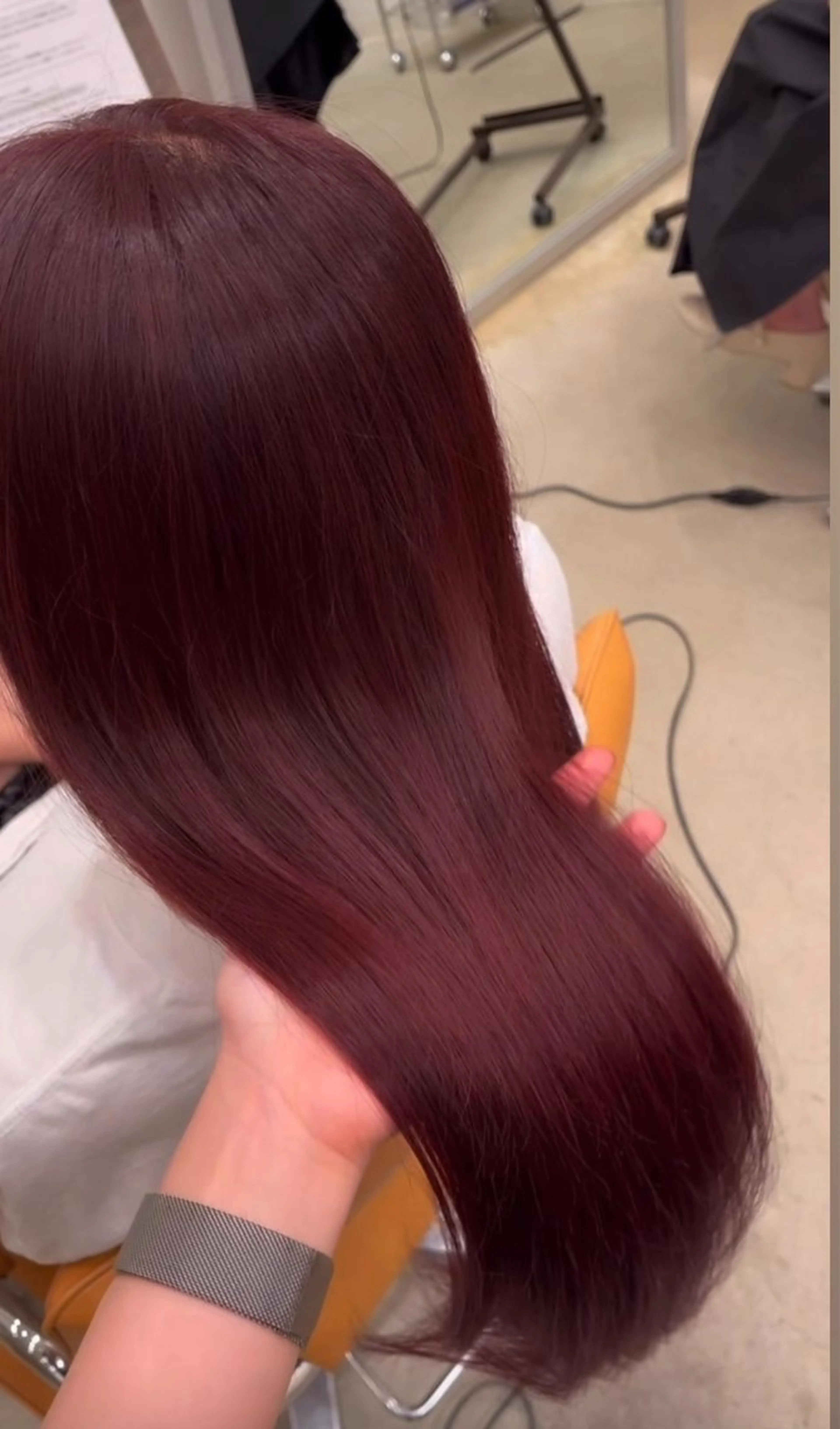 ロング レッドブラウン 羽鳥 菜々子のヘアスタイル