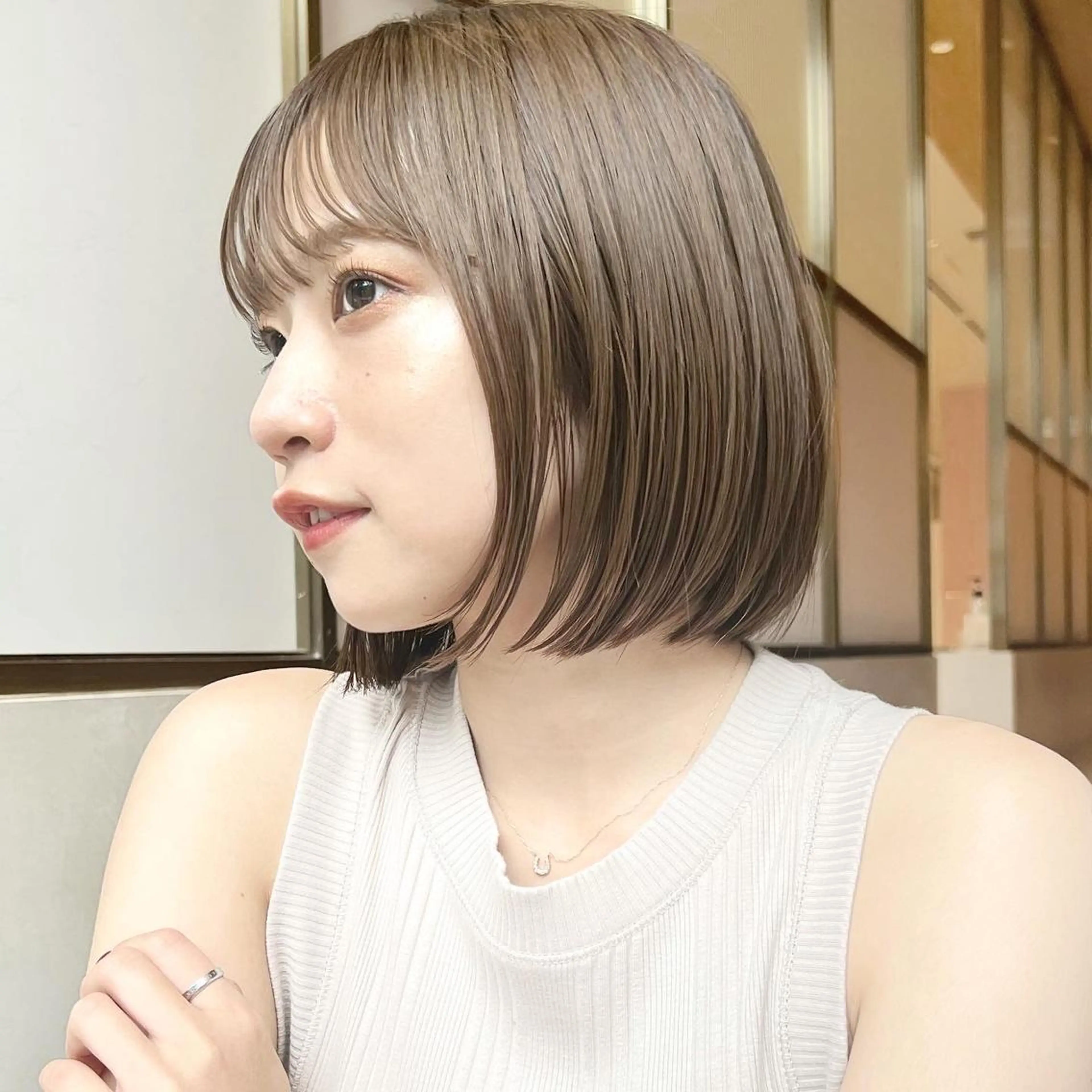 ミディアム カラー グレージュ ボブ カット ヘアカラー トリートメント レイヤー専門家 ダブルカラー修のヘアスタイル