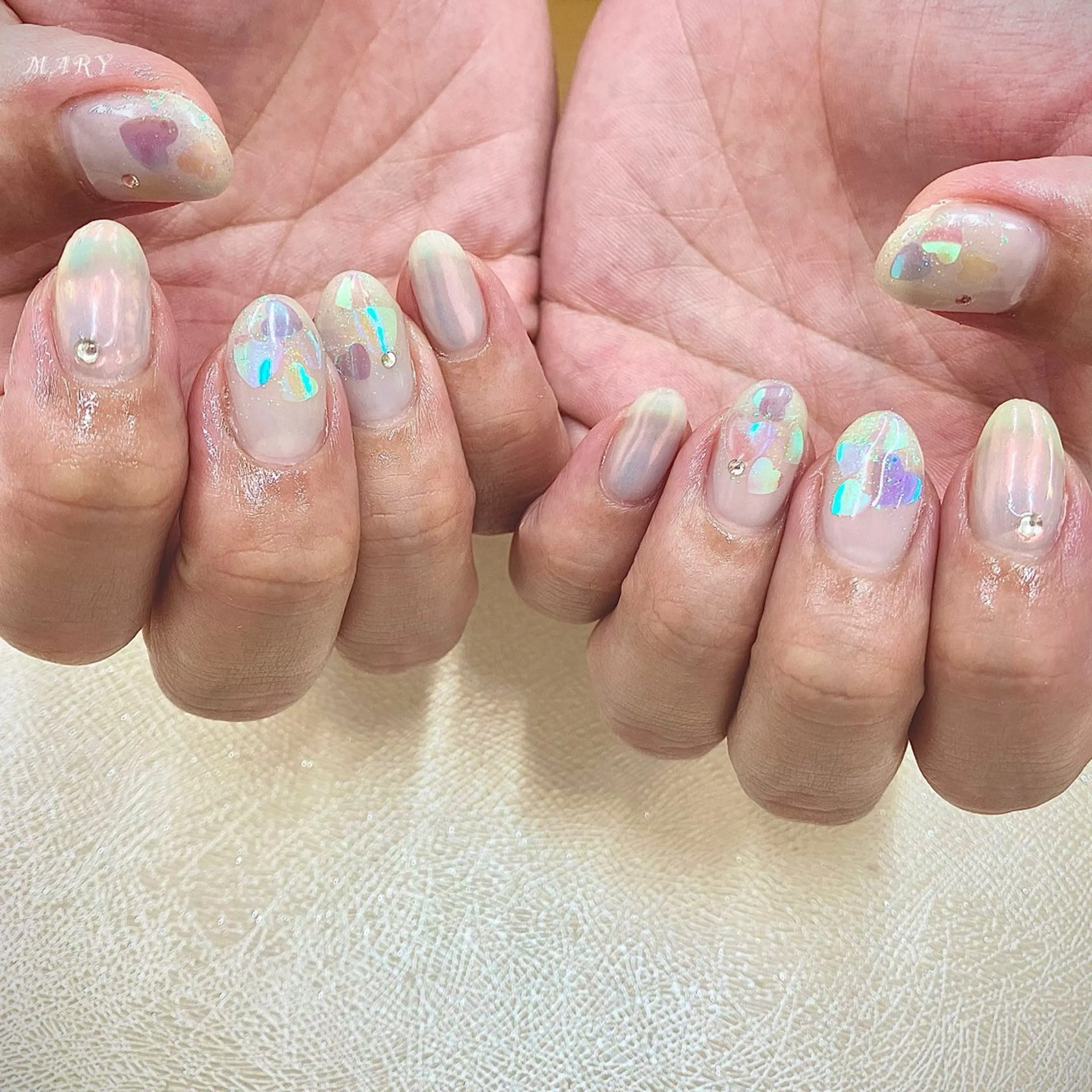 ネイル オーロラネイル ハート キラキラネイル 水色 ニュアンスネイル ハンドネイル Mary nail所属・Mary nail .narumiのネイルデザイン