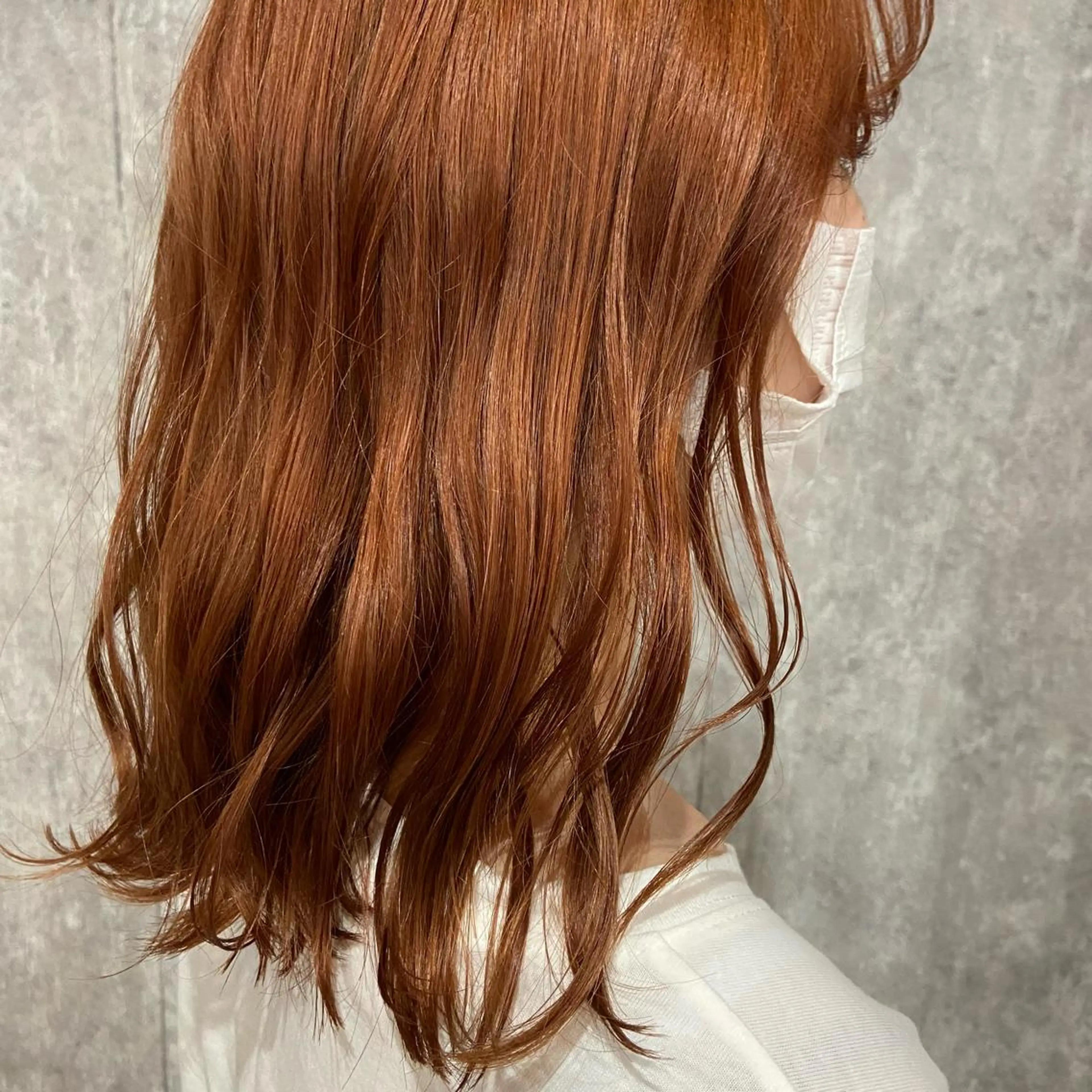 セミロング カラー ヘアアレンジ ベージュカラー オレンジ オレンジベージュ TIDEHAIR SHIHOのヘアスタイル