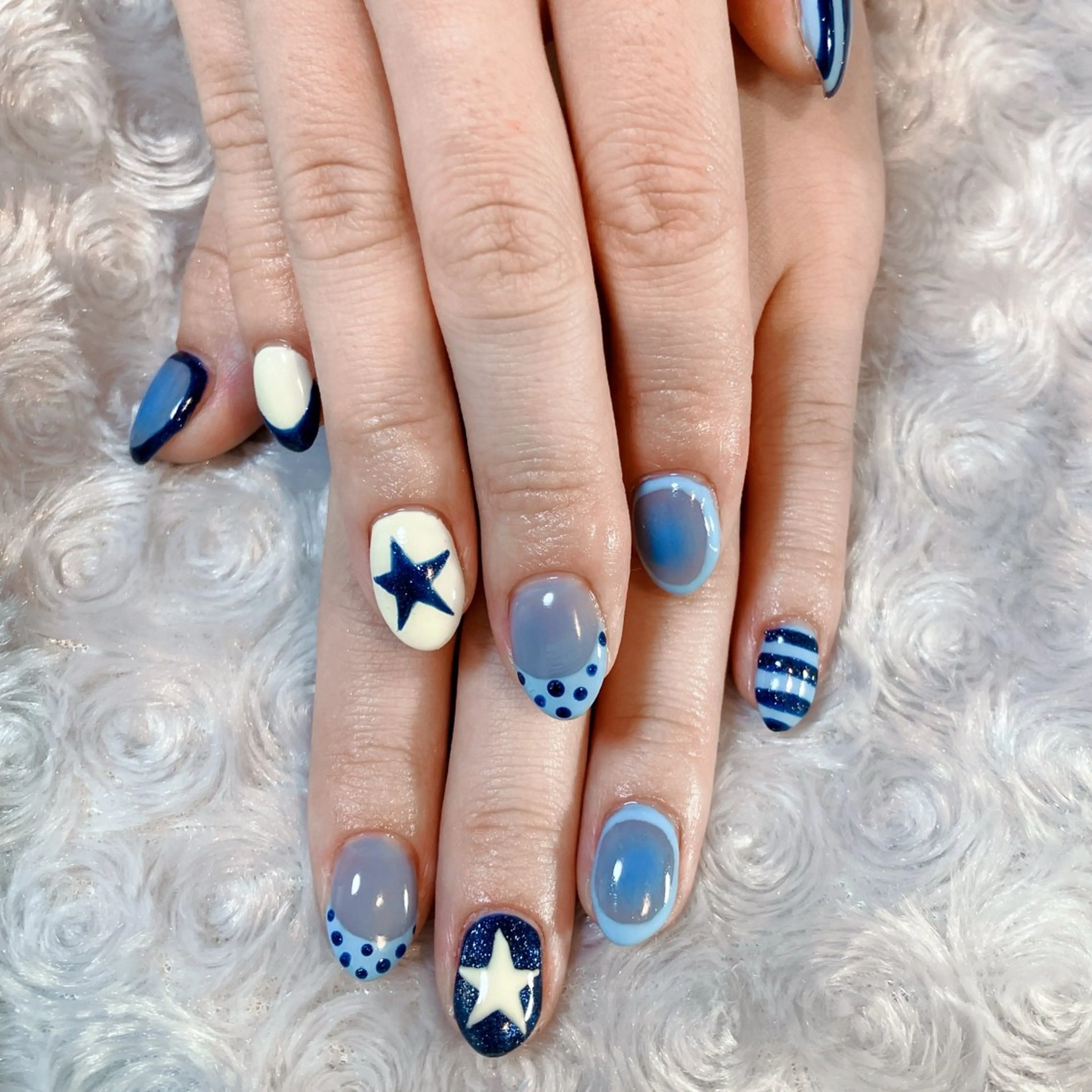 ネイル アートネイル ブルー 持ち込み シンプルネイル ハンドネイル 自宅ネイルサロン クロバーネイルのネイルデザイン