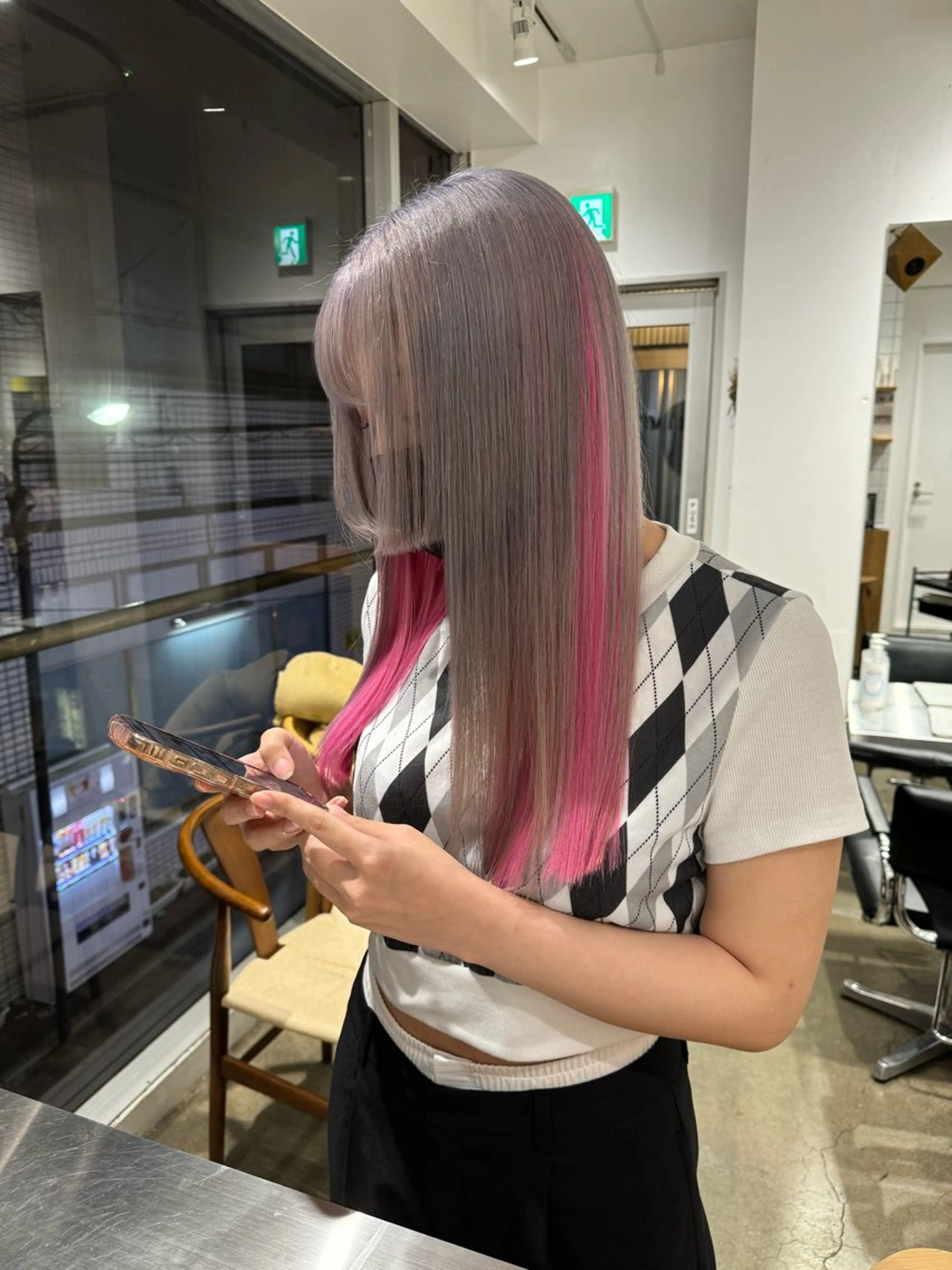 ロング カラー インナーカラー ツートーンカラー .. meiのヘアスタイル