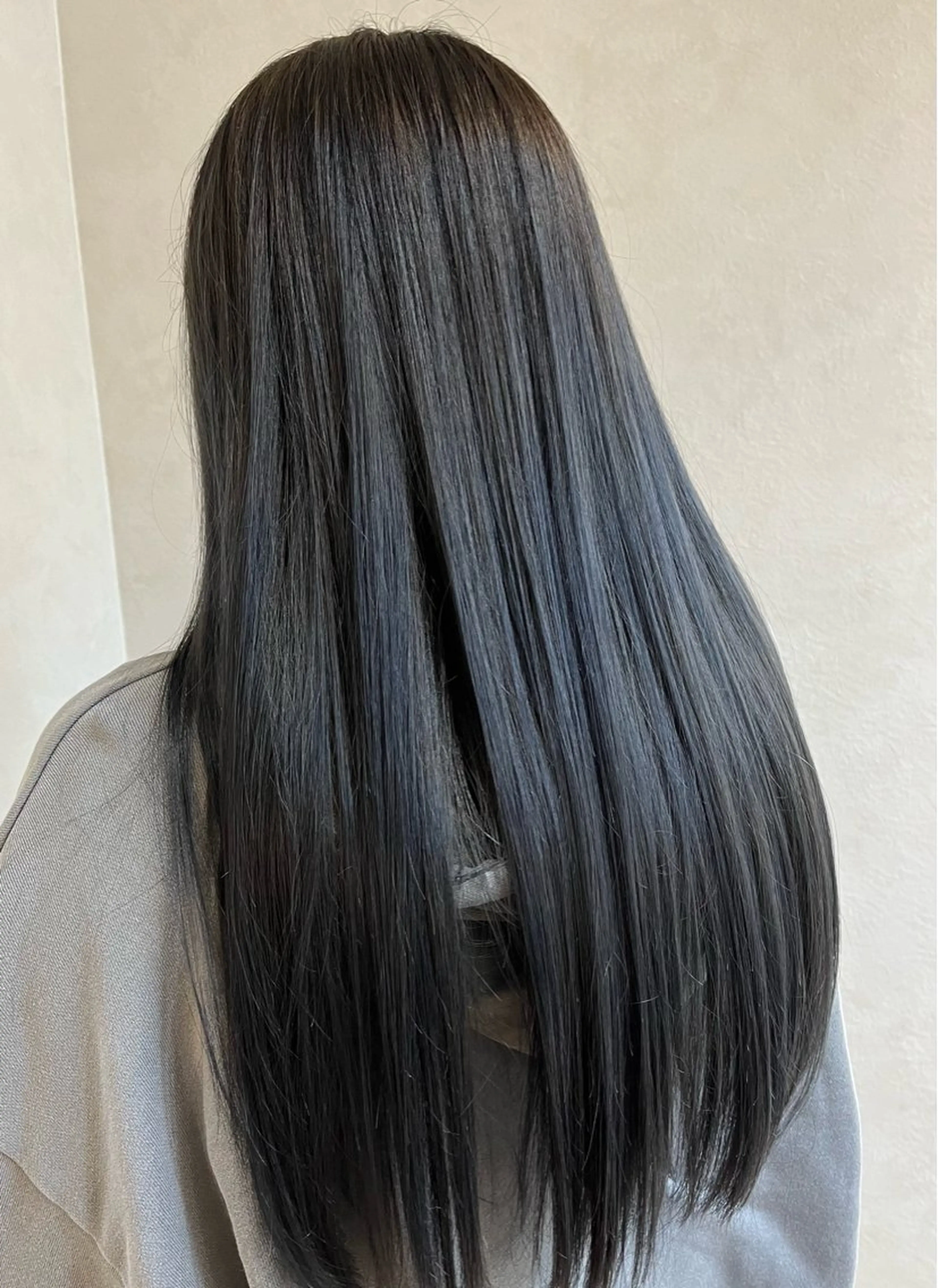 ロング カラー 黒髪 ブルーカラー ブルーブラック number大分/ 磯部栞里のヘアスタイル