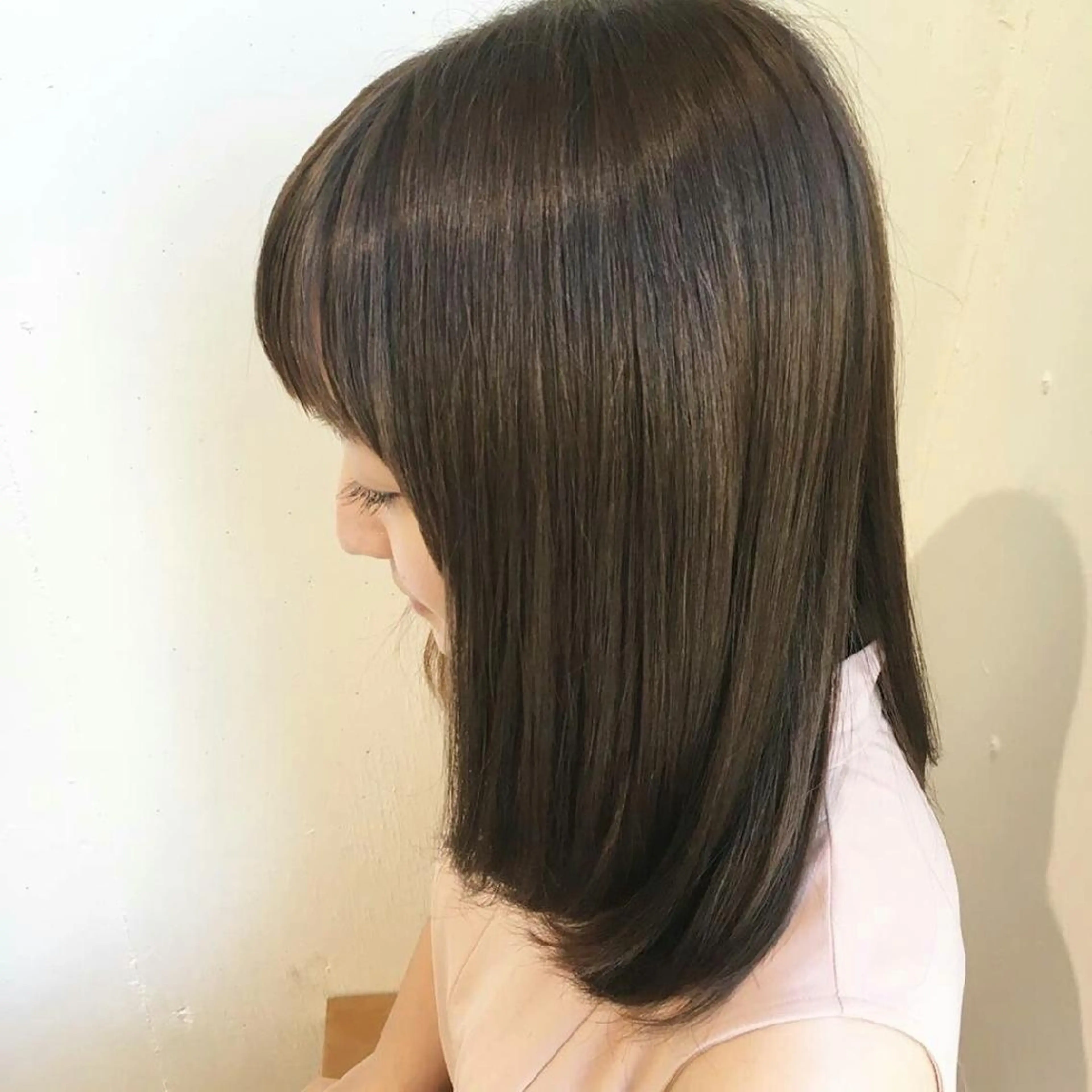 セミロング カラー アッシュ ブルーカラー ブルーアッシュ 透明感カラー Amber所属・山形 光輪子のヘアスタイル