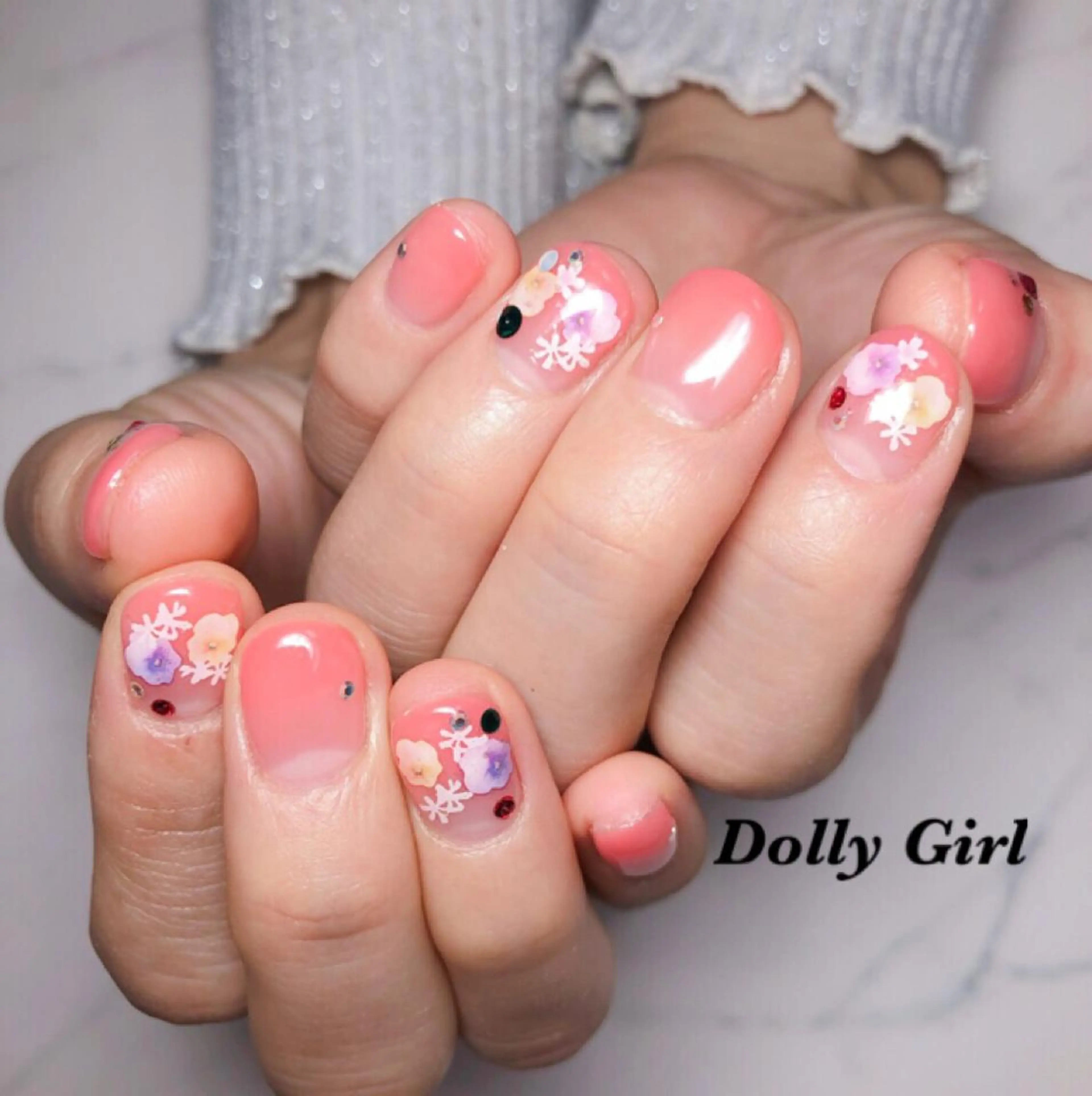 ネイル ストーンネイル 個室ネイルサロンDolly Girl〜ドーリーガール〜所属・DollyGirl KYOKOのネイルデザイン