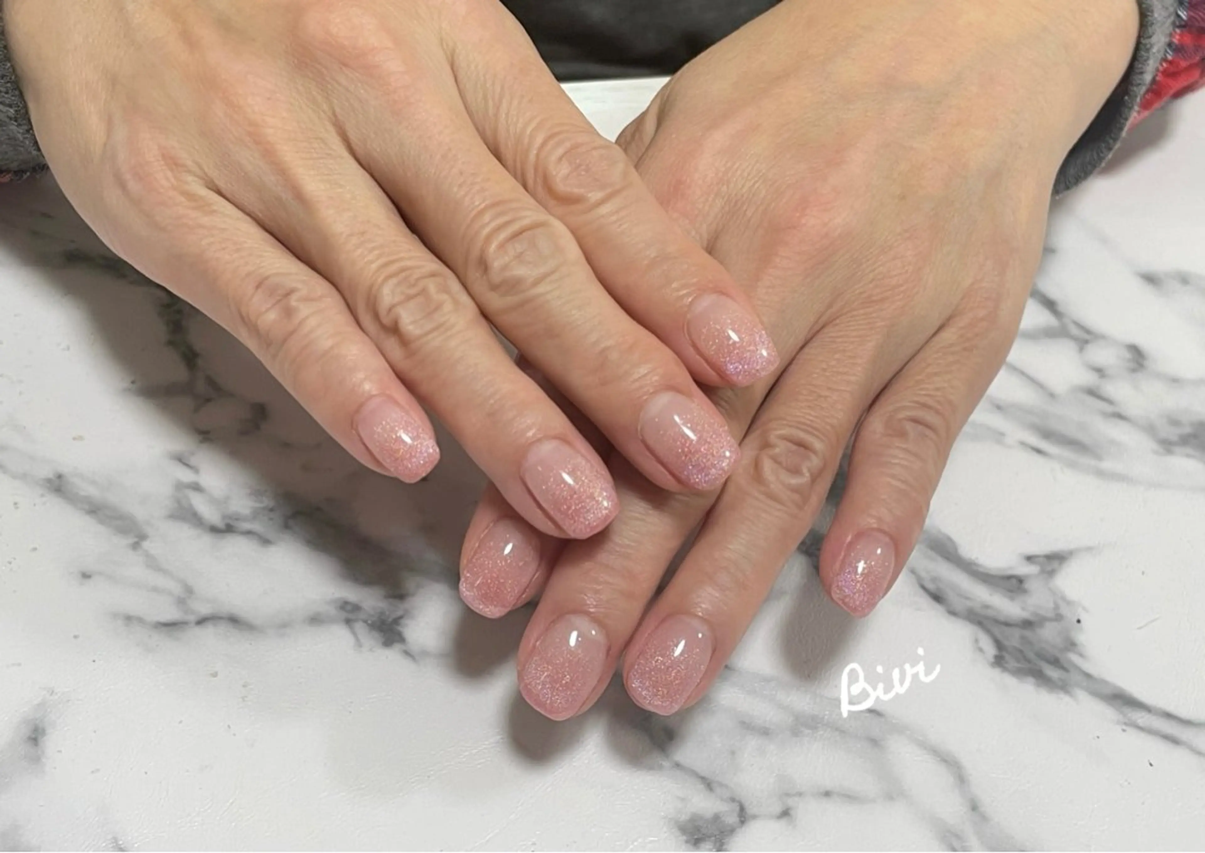 ネイル アートネイル フラッシュネイル グラデーション ラメ(グリッター) シルバー ハンドネイル ハンドケア ♡Bivi♡自爪に 優しいネイルサロンのネイルデザイン